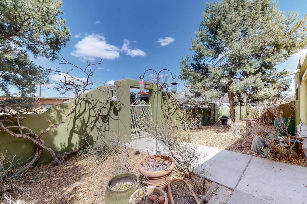 240 Pueblo Solano Road NW