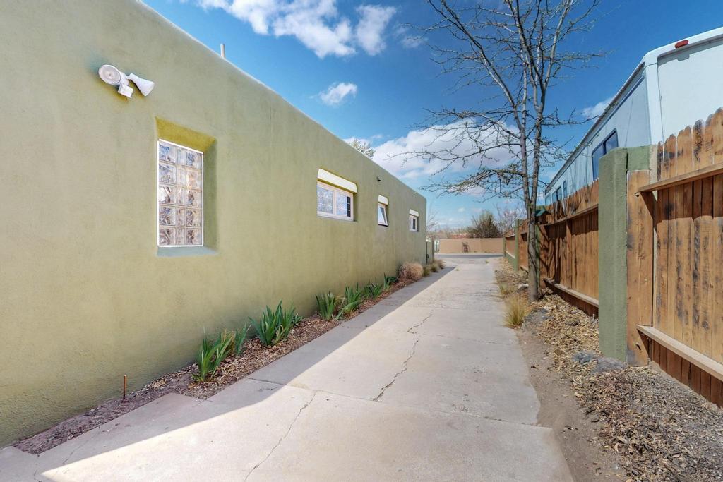 240 Pueblo Solano Road NW