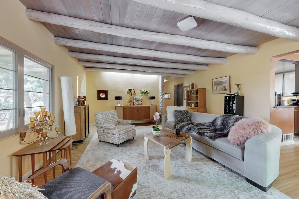 240 Pueblo Solano Road NW