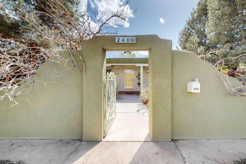 240 Pueblo Solano Road NW