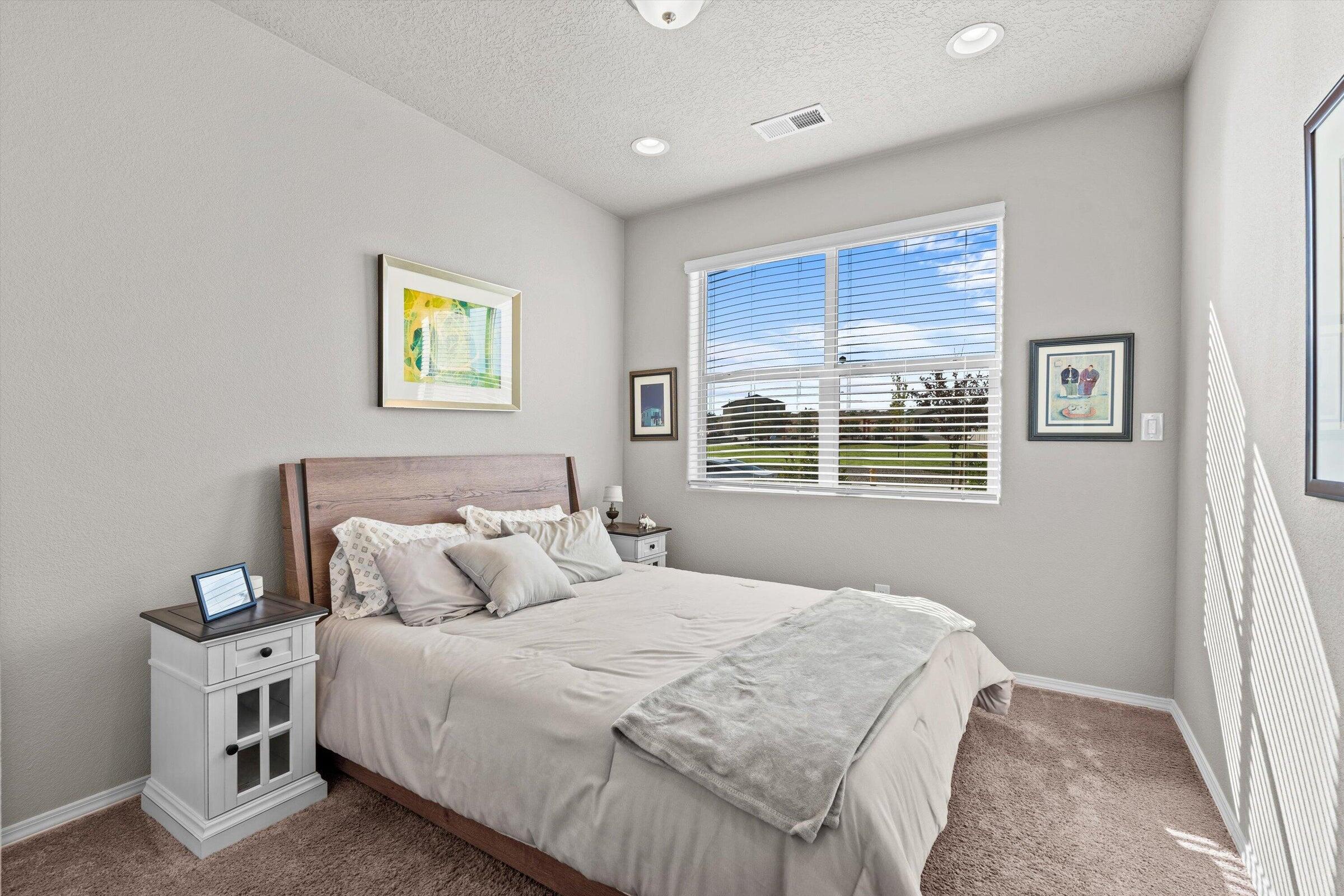 5734 LOS ALAMOS Drive NE