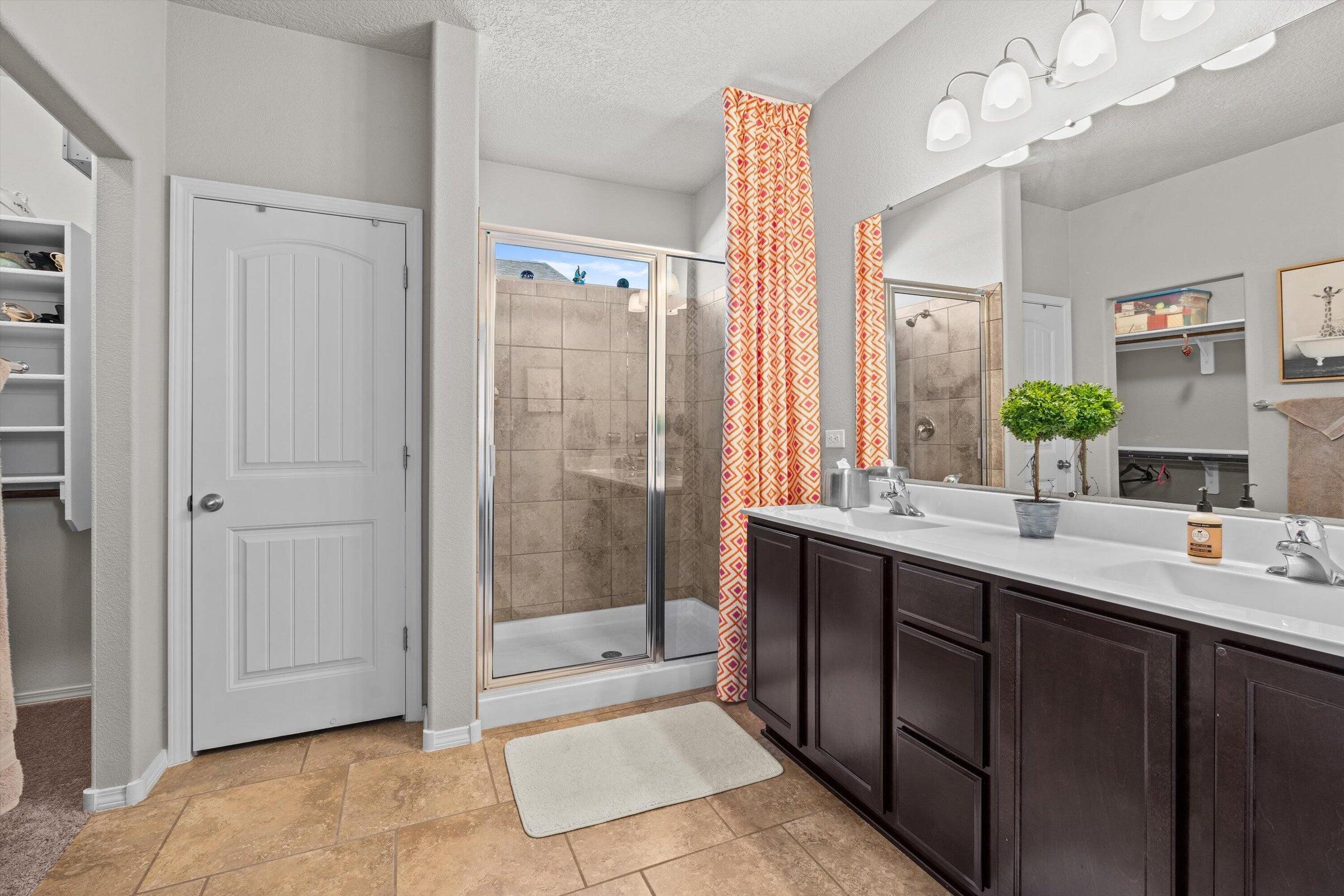 5734 LOS ALAMOS Drive NE