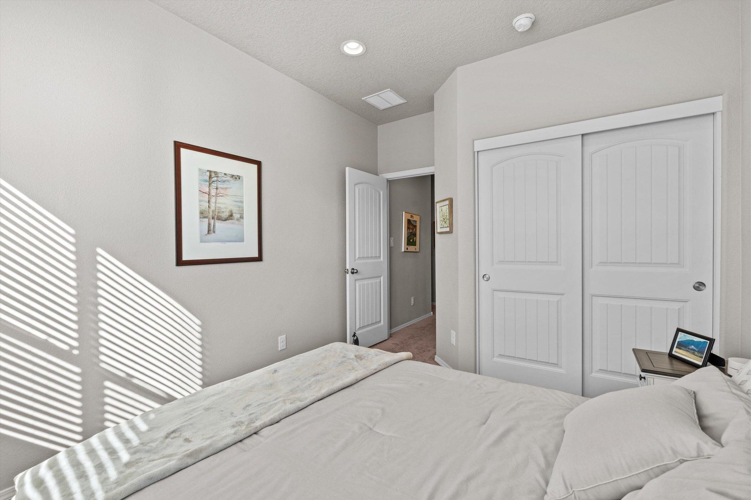 5734 LOS ALAMOS Drive NE