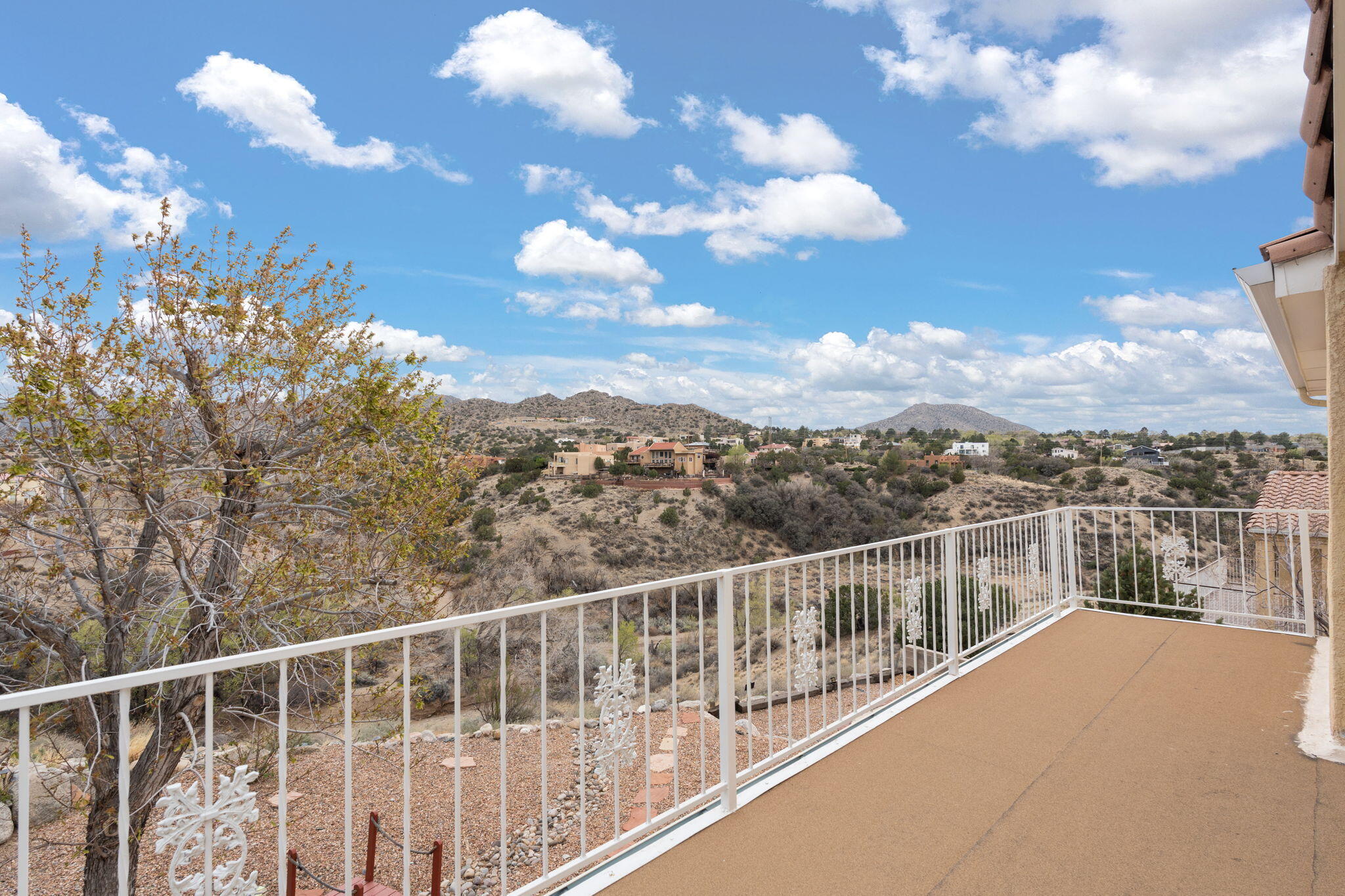 438 Poinsettia Place SE