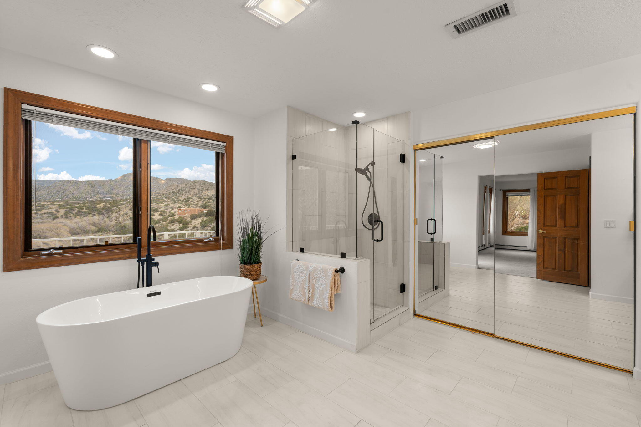 438 Poinsettia Place SE