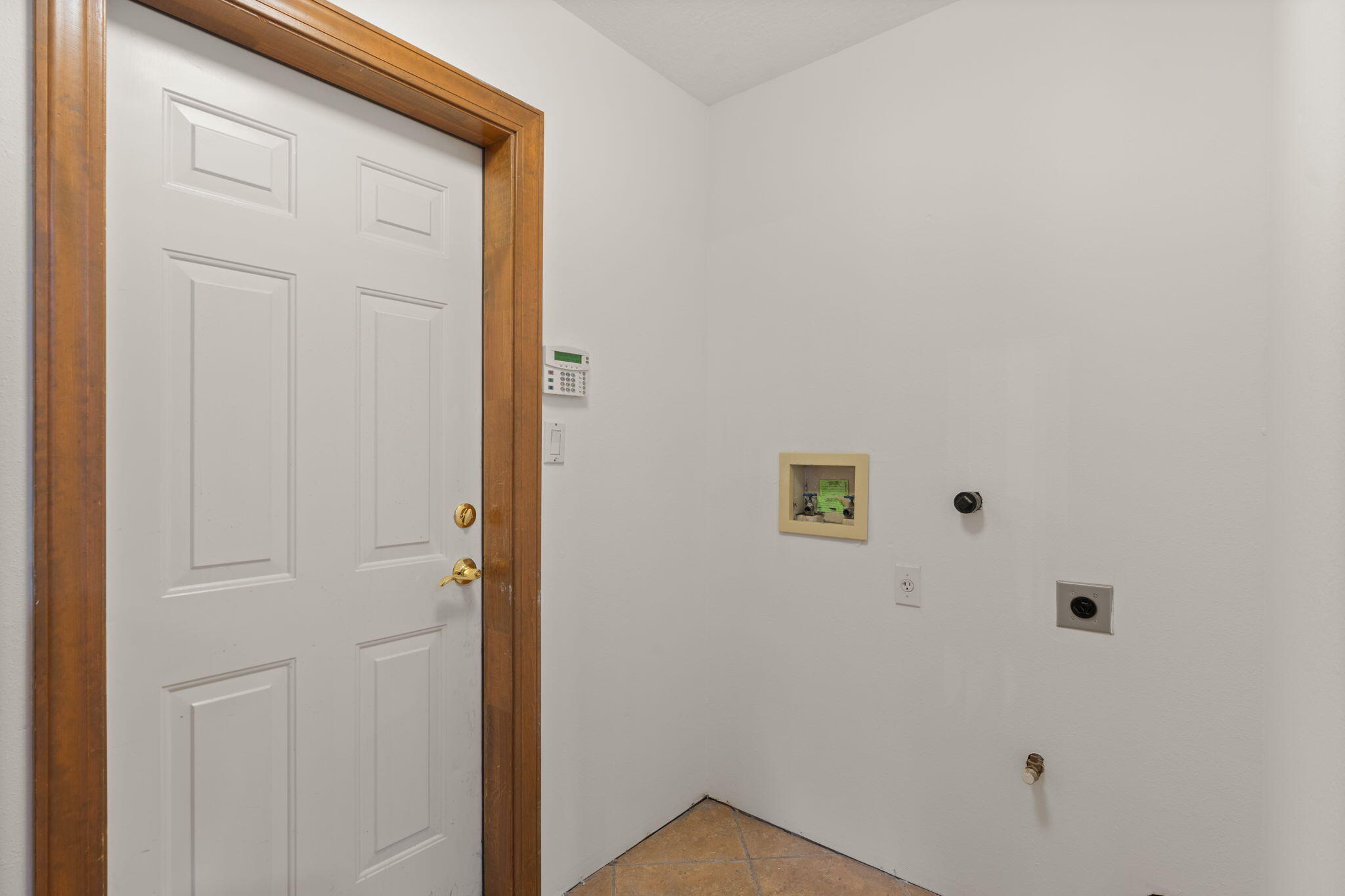 438 Poinsettia Place SE