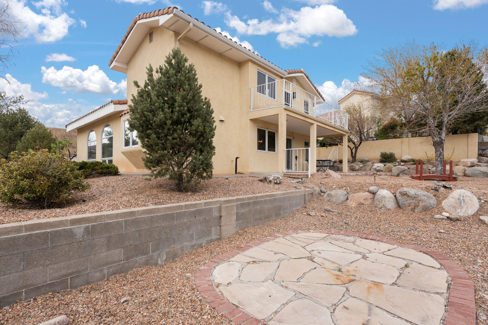 438 Poinsettia Place SE