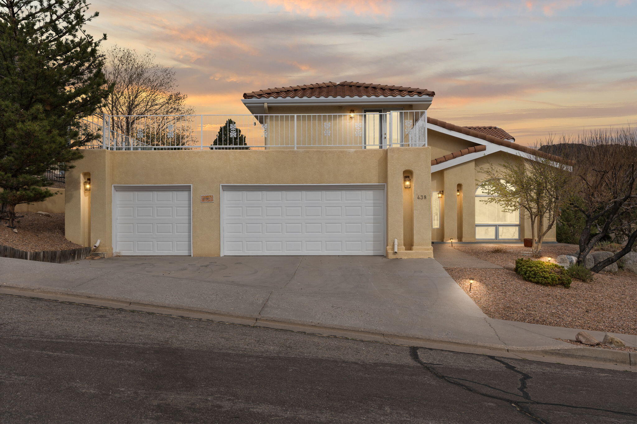 438 Poinsettia Place SE