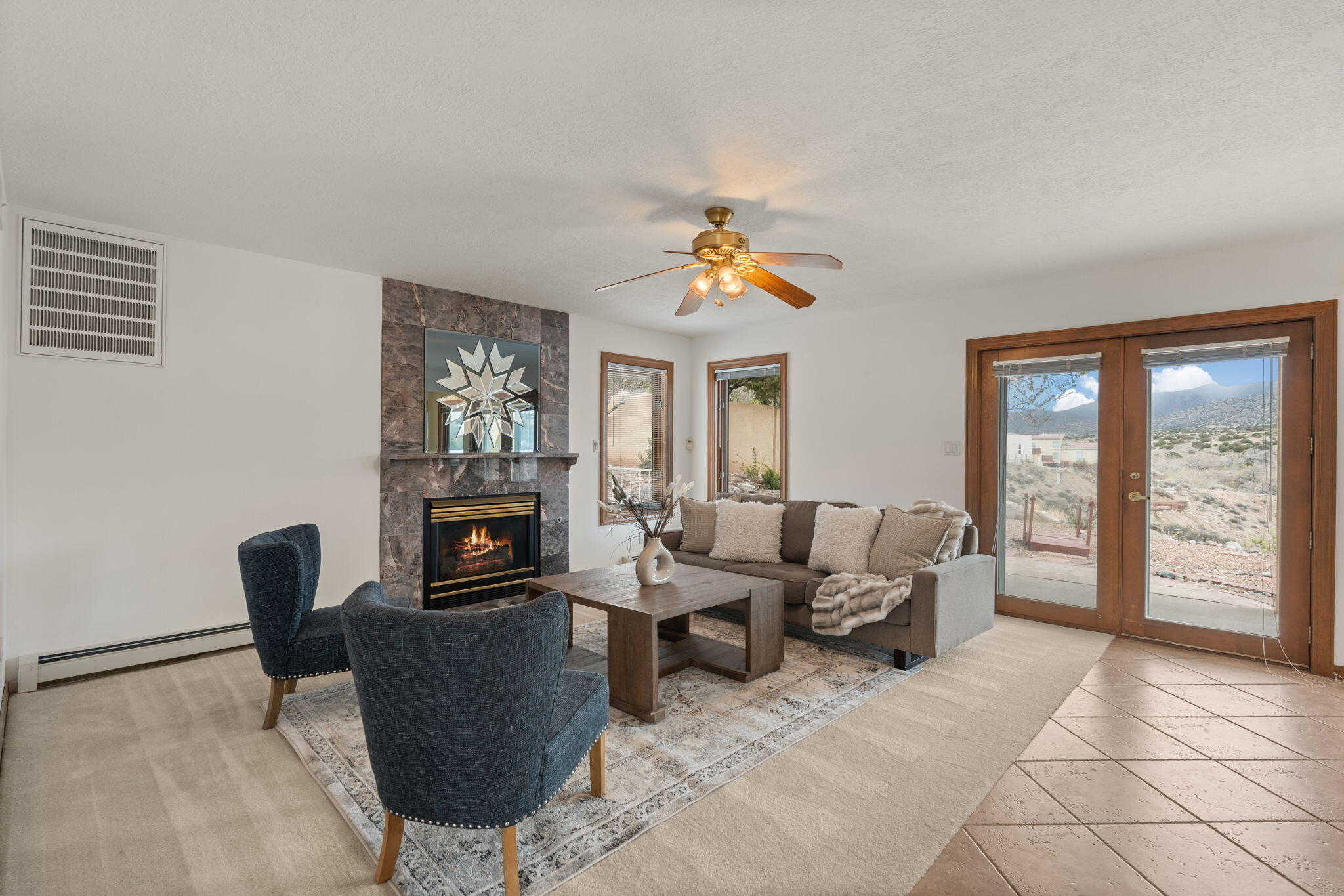 438 Poinsettia Place SE