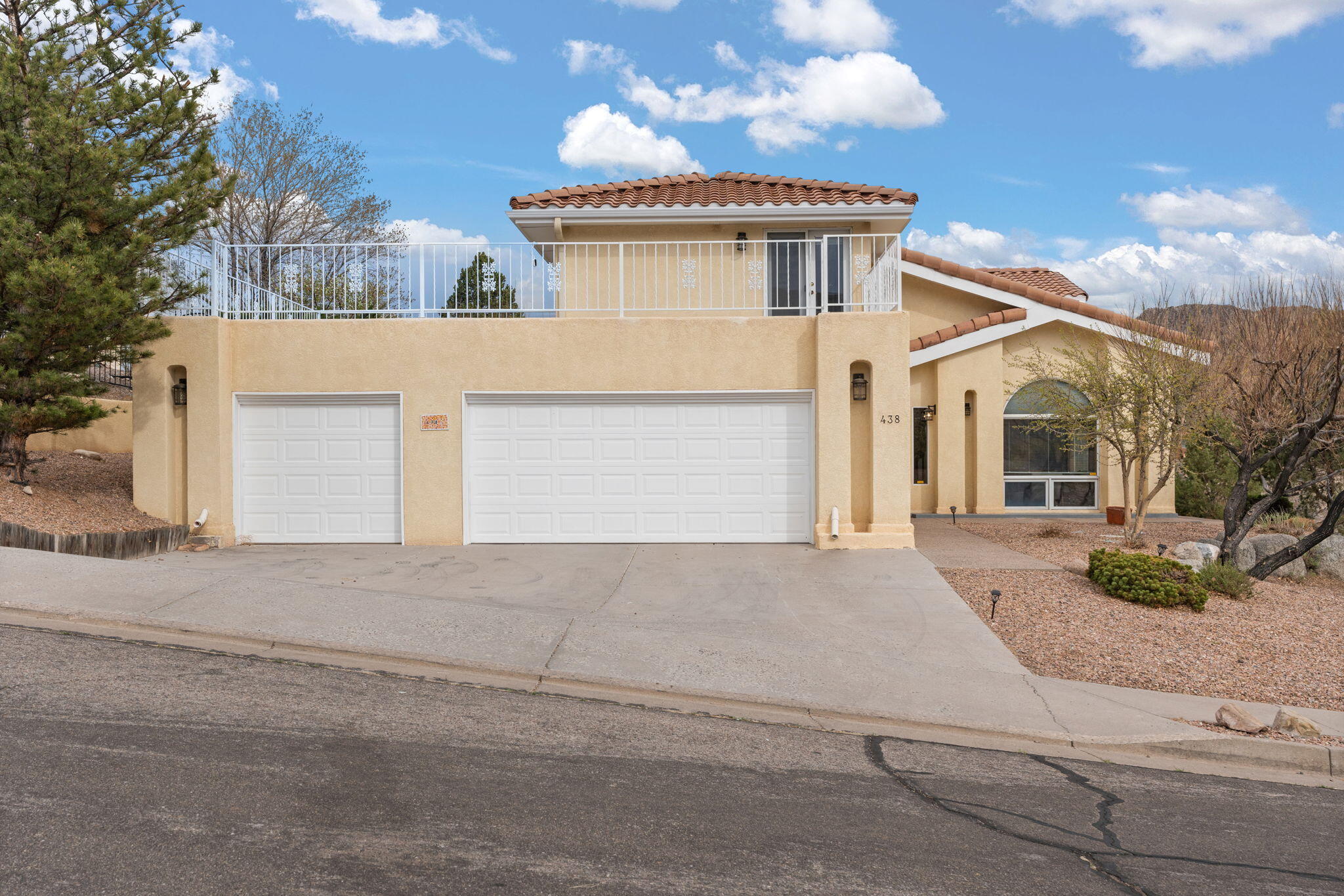 438 Poinsettia Place SE