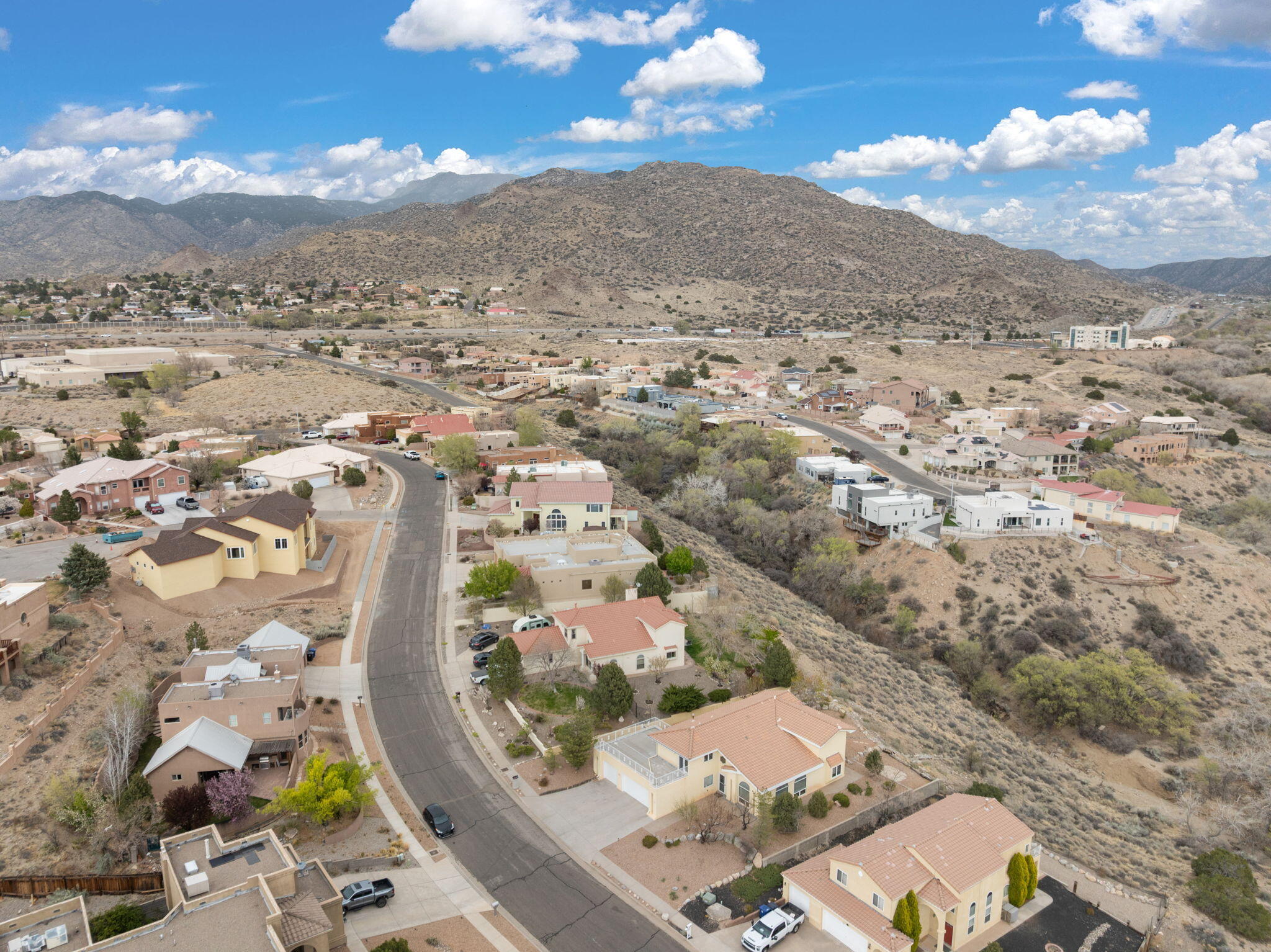 438 Poinsettia Place SE