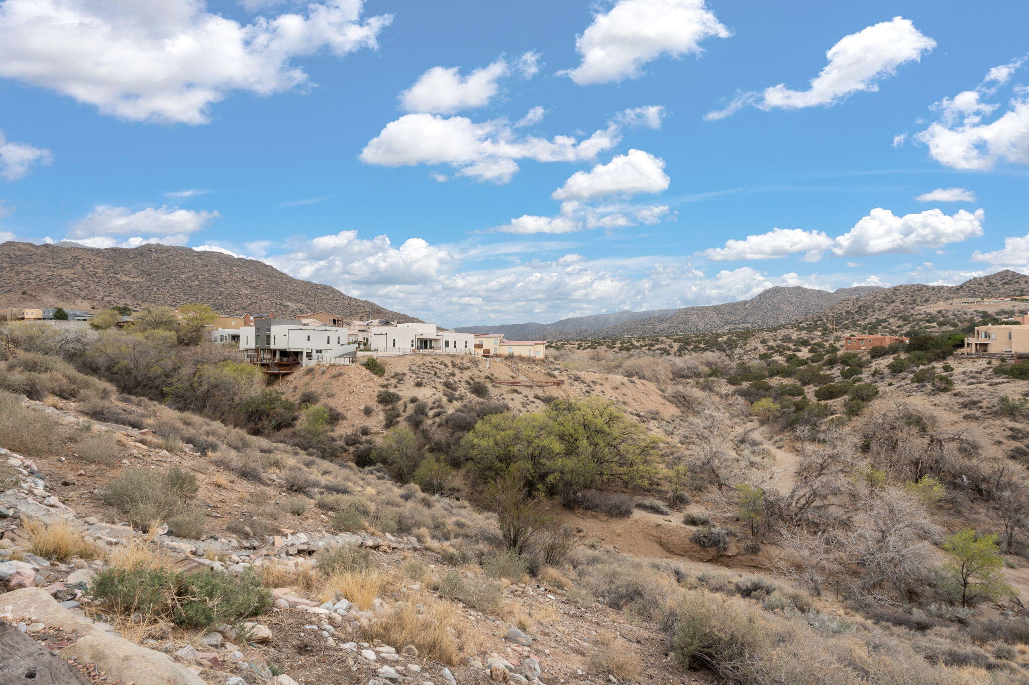 438 Poinsettia Place SE