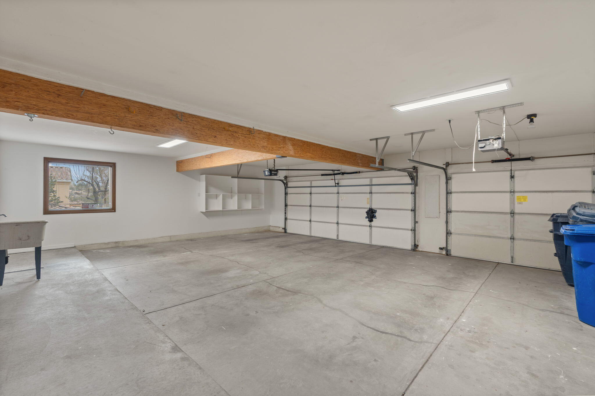 438 Poinsettia Place SE