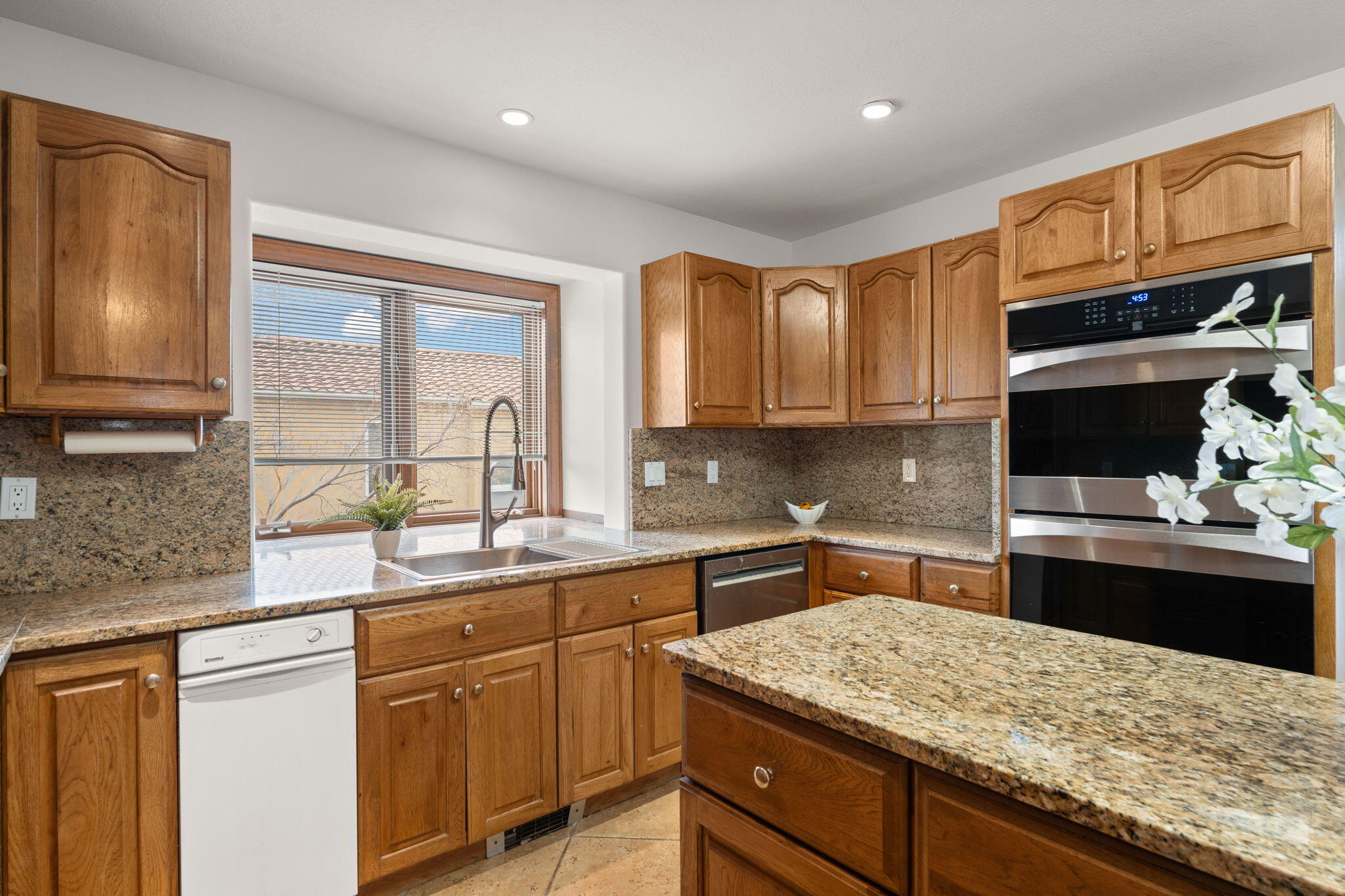 438 Poinsettia Place SE