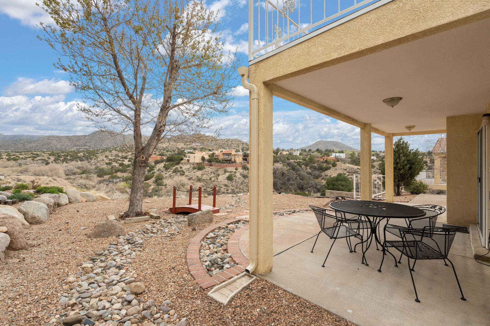 438 Poinsettia Place SE