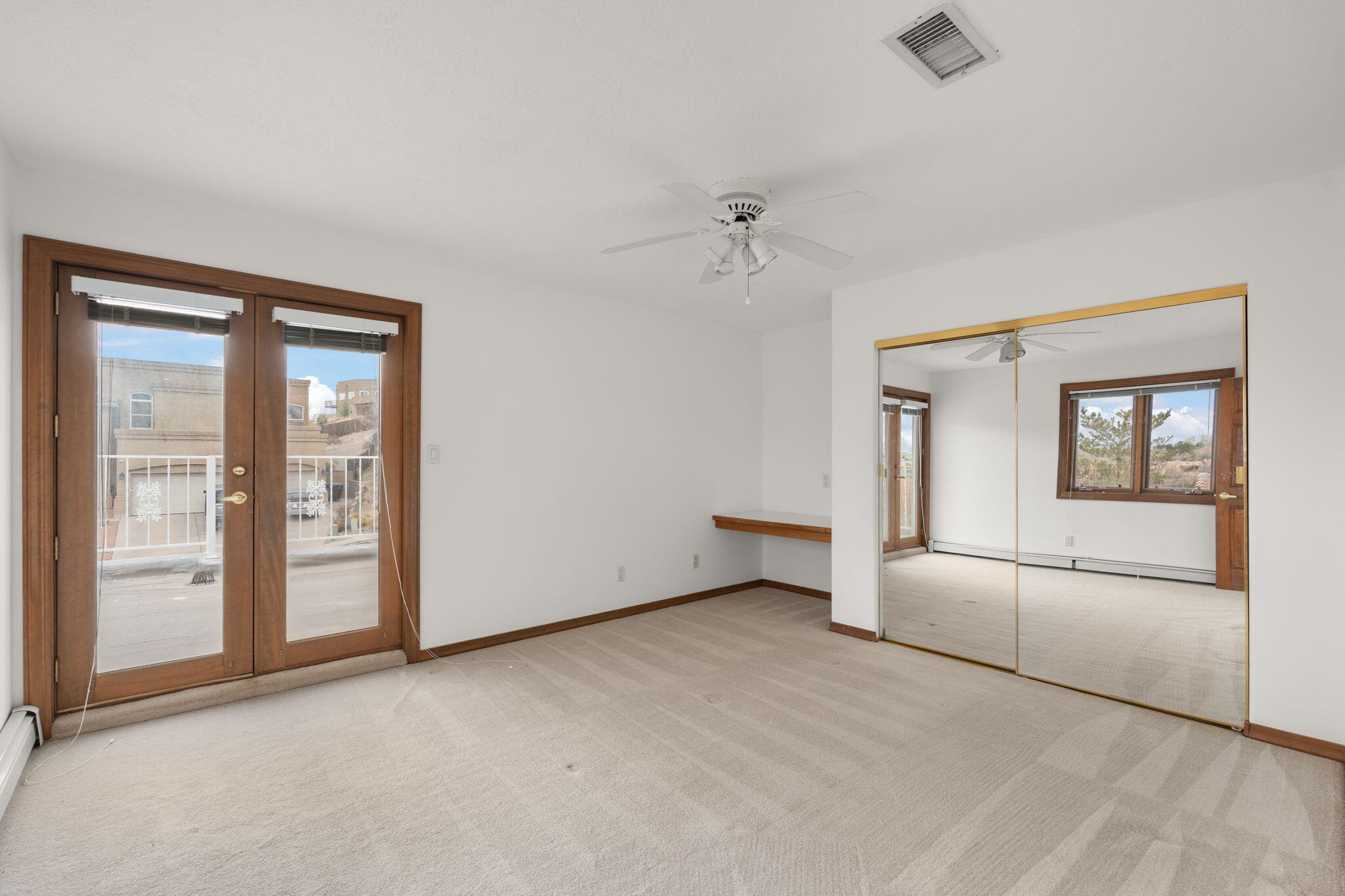 438 Poinsettia Place SE