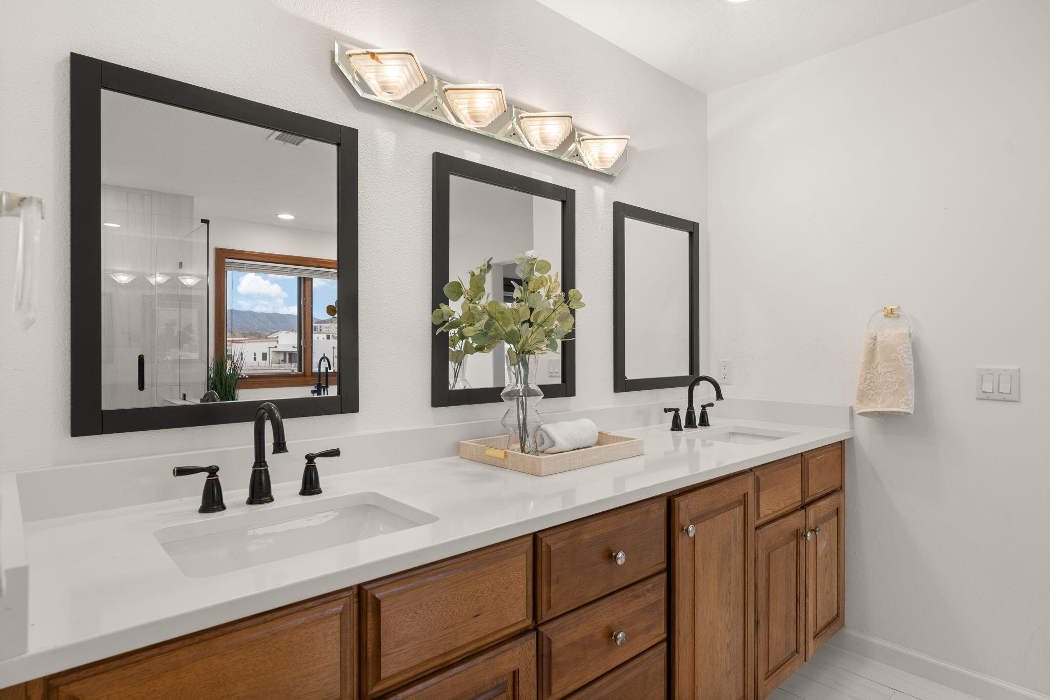 438 Poinsettia Place SE