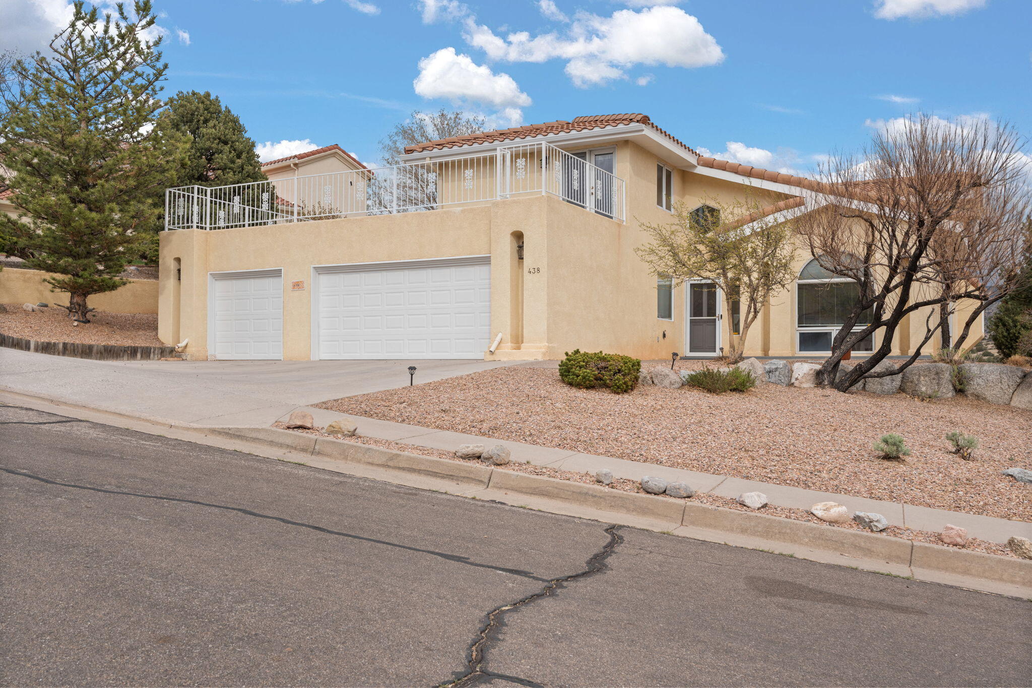 438 Poinsettia Place SE