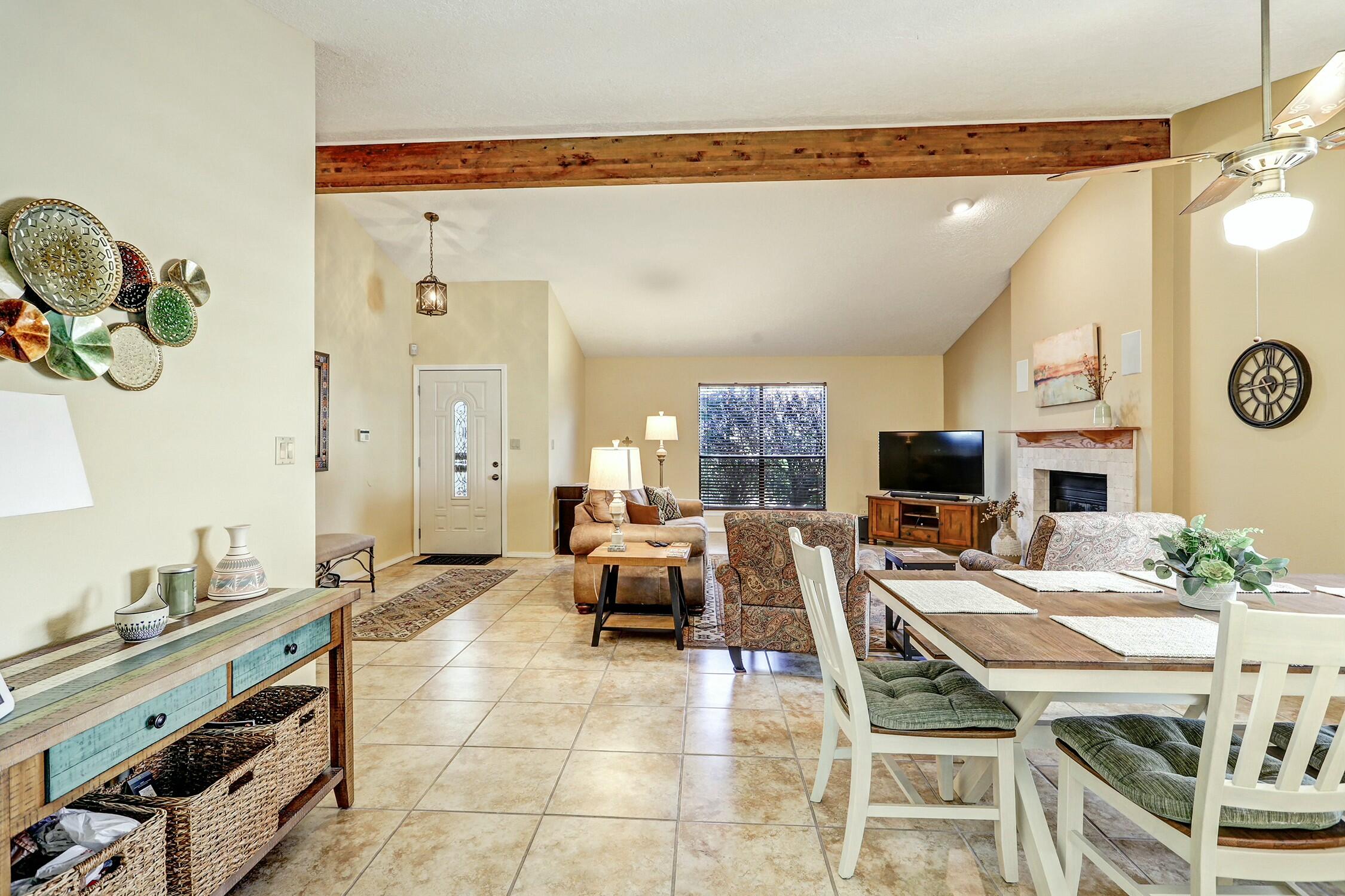 6318 ANTARES Road NE