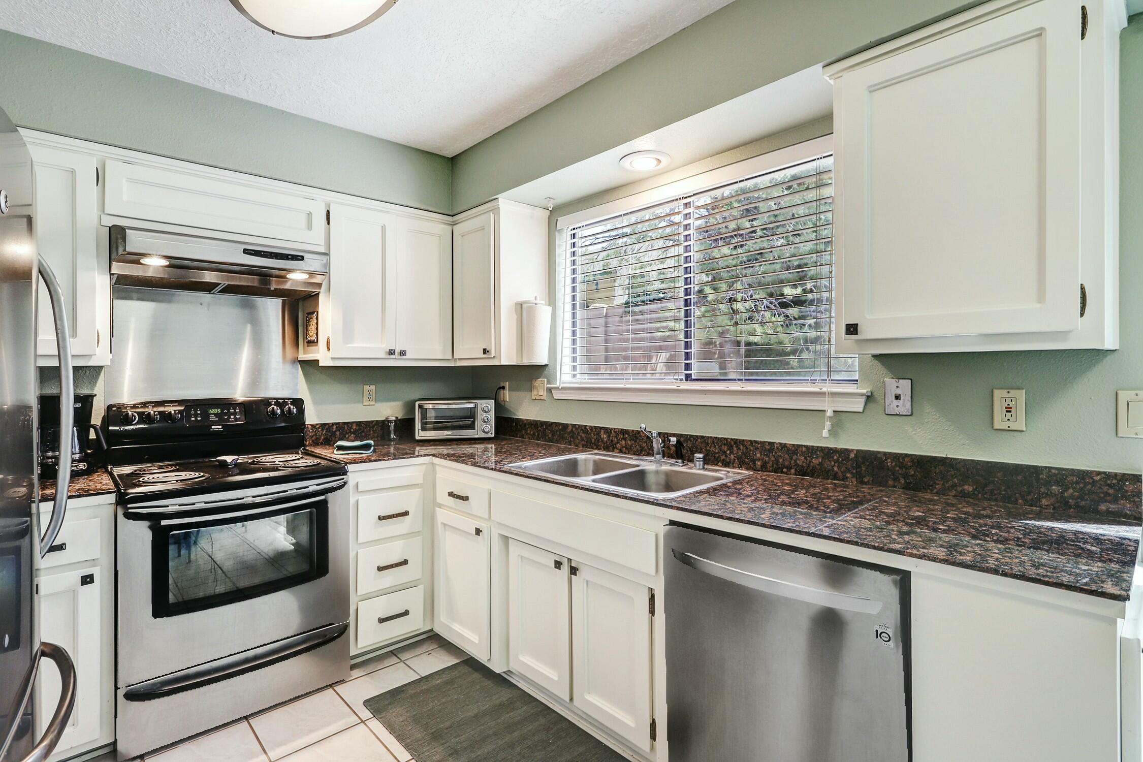 6318 ANTARES Road NE