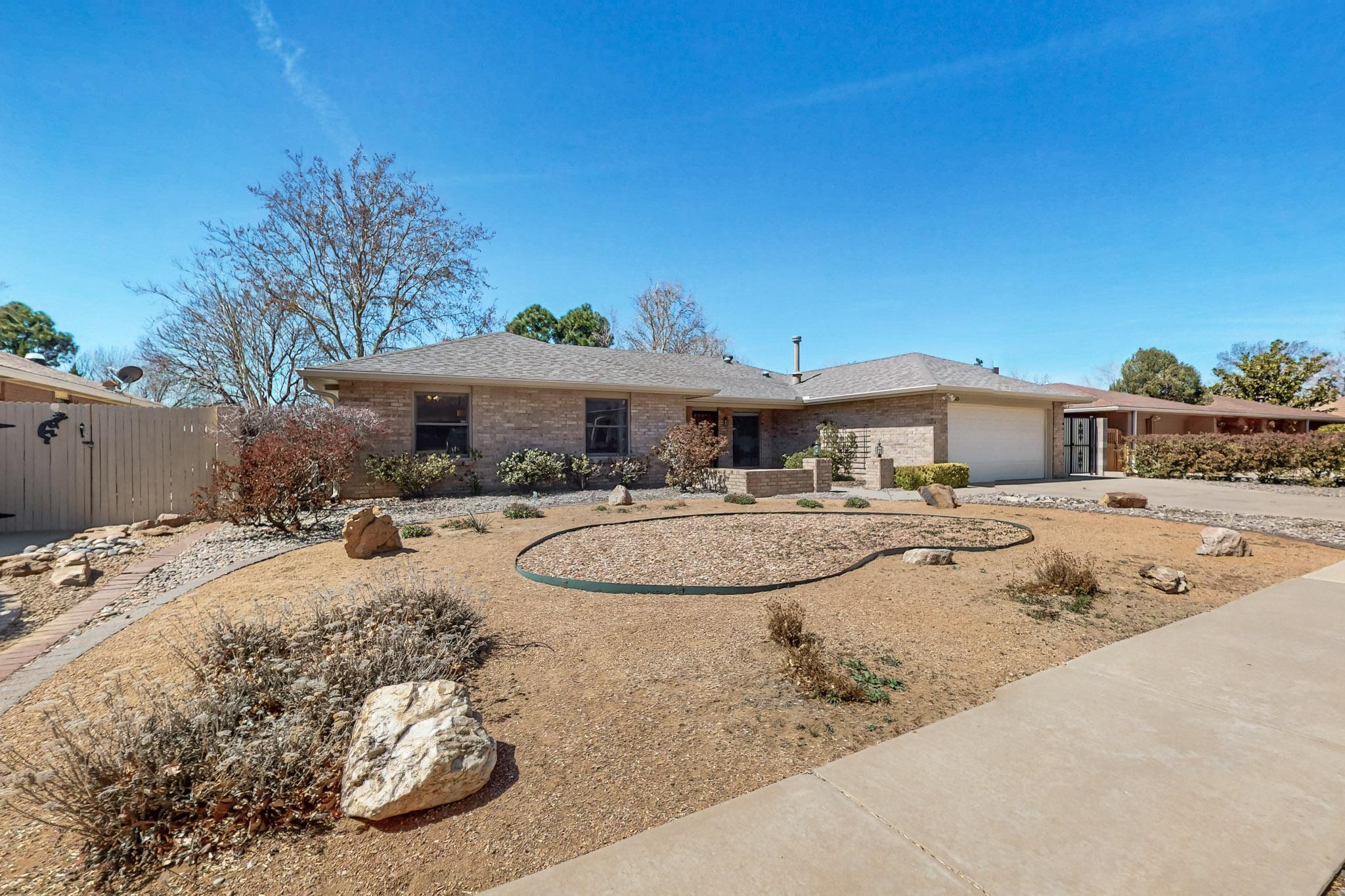 6105 Pueblo Verde Drive NE