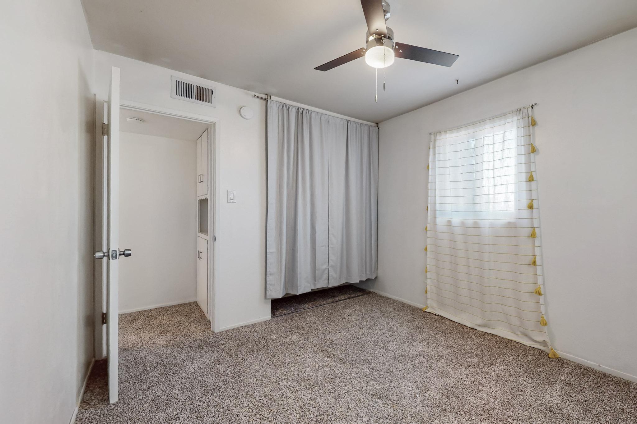 2400 ELIZABETH Street NE