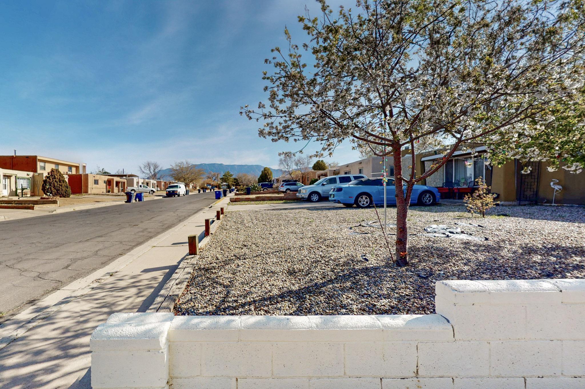 2400 ELIZABETH Street NE