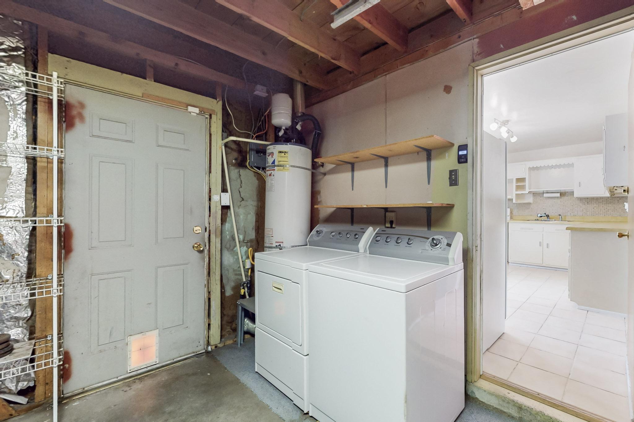 2400 ELIZABETH Street NE