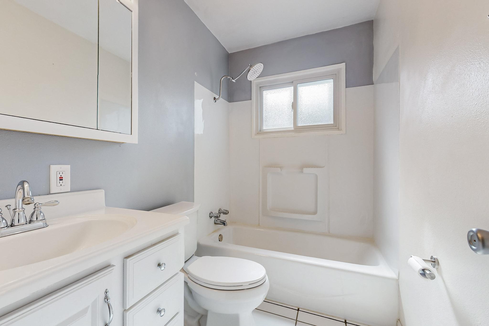 2400 ELIZABETH Street NE