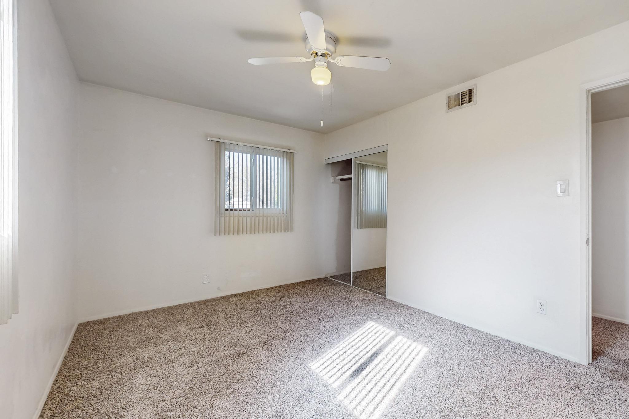 2400 ELIZABETH Street NE