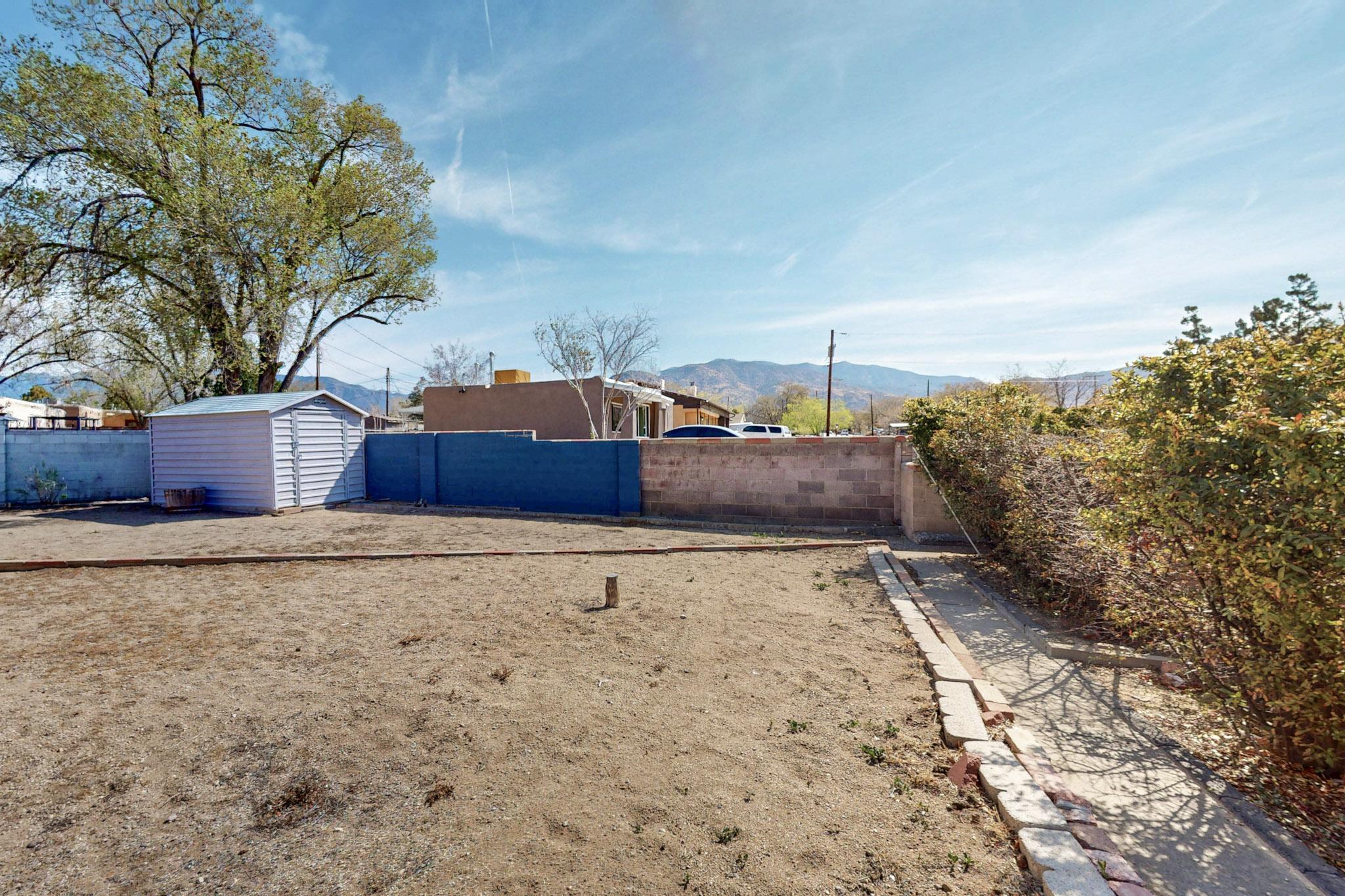 2400 ELIZABETH Street NE