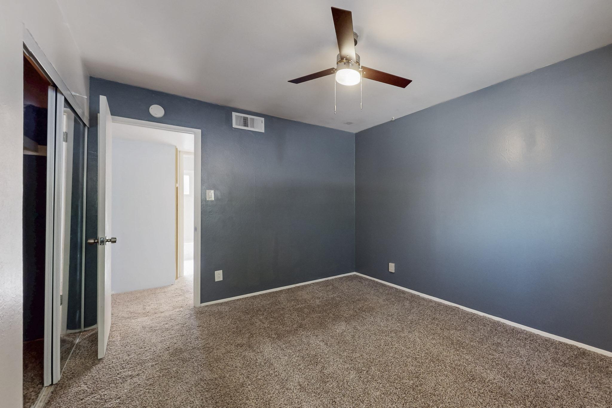 2400 ELIZABETH Street NE