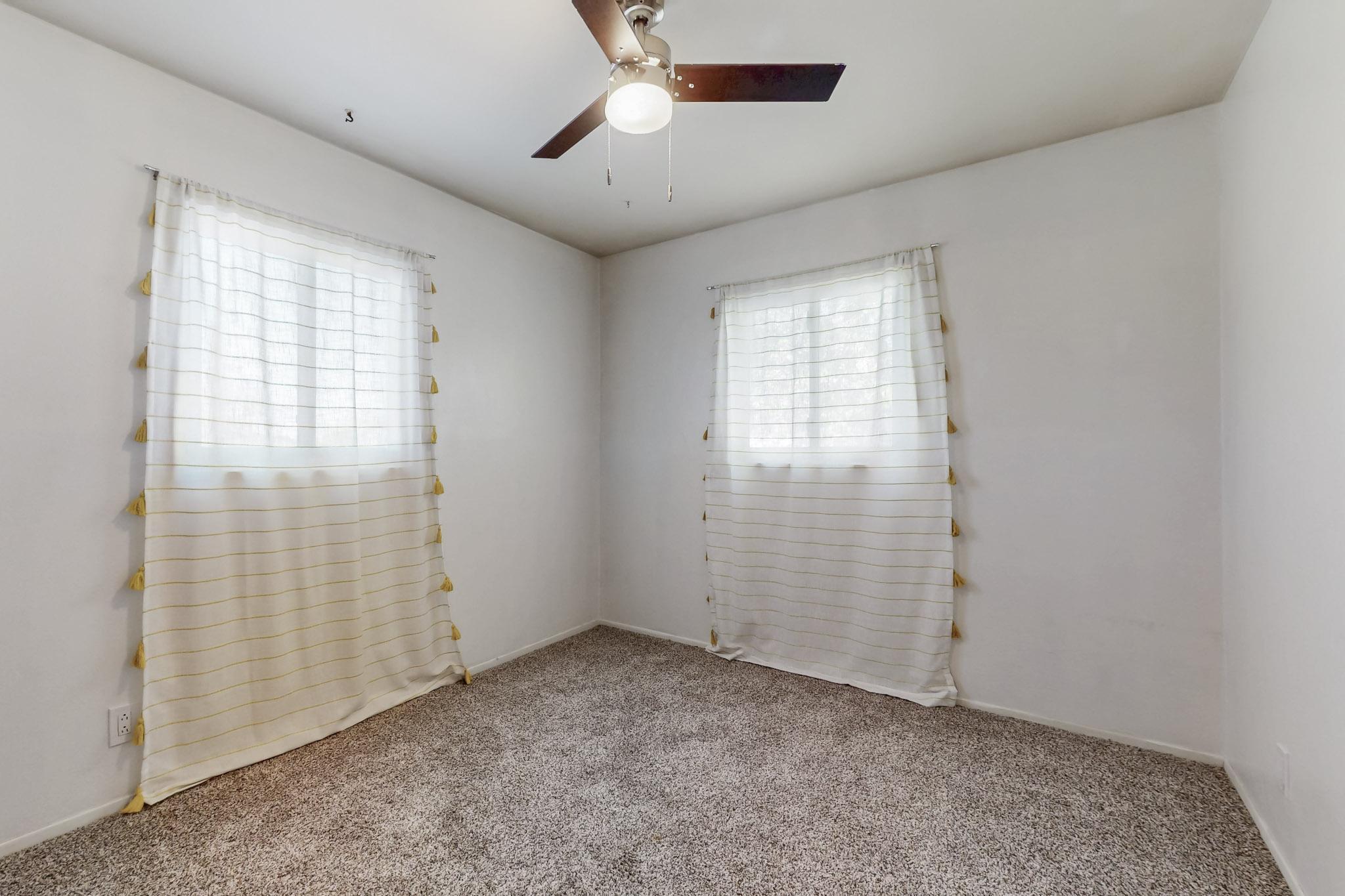 2400 ELIZABETH Street NE