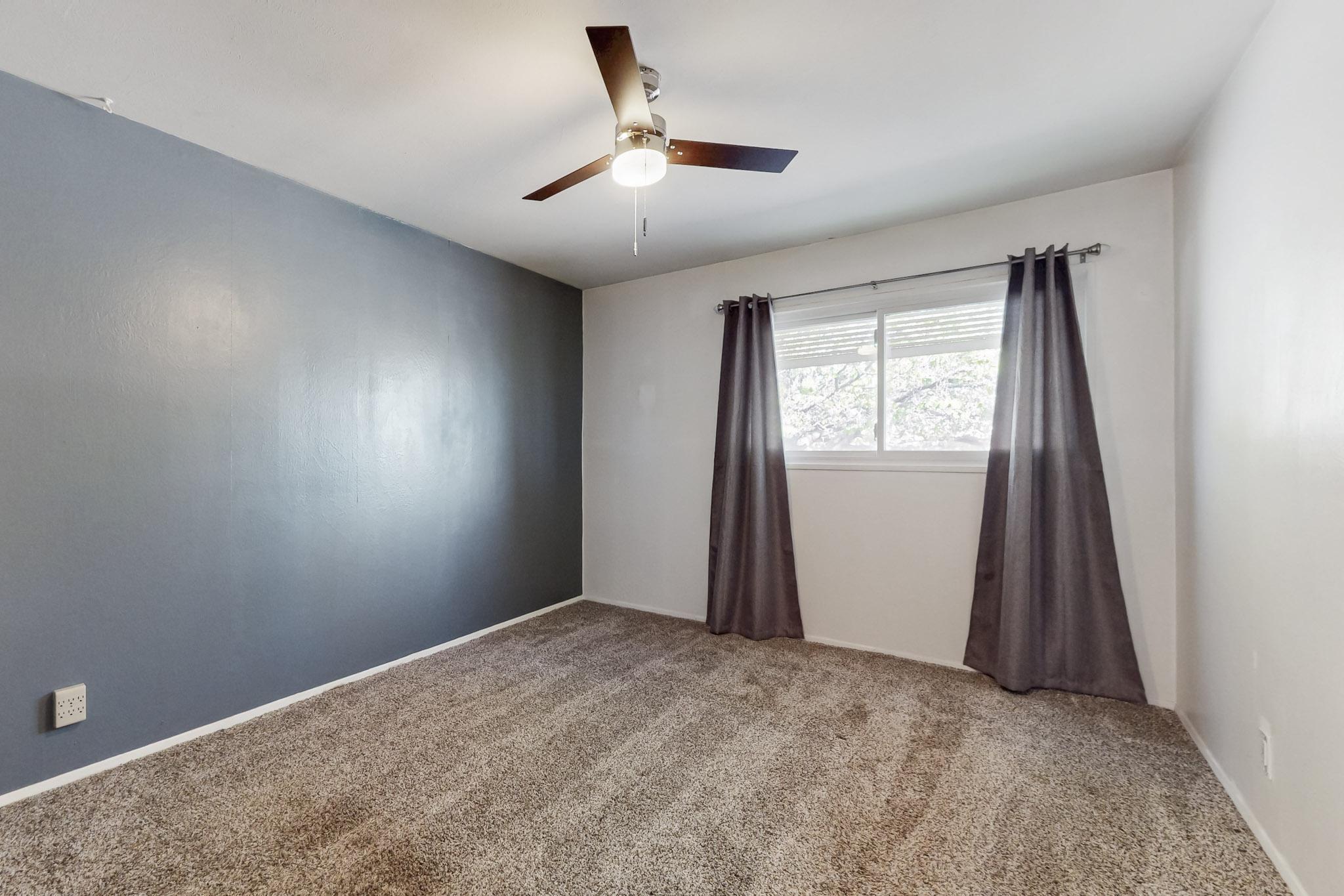 2400 ELIZABETH Street NE