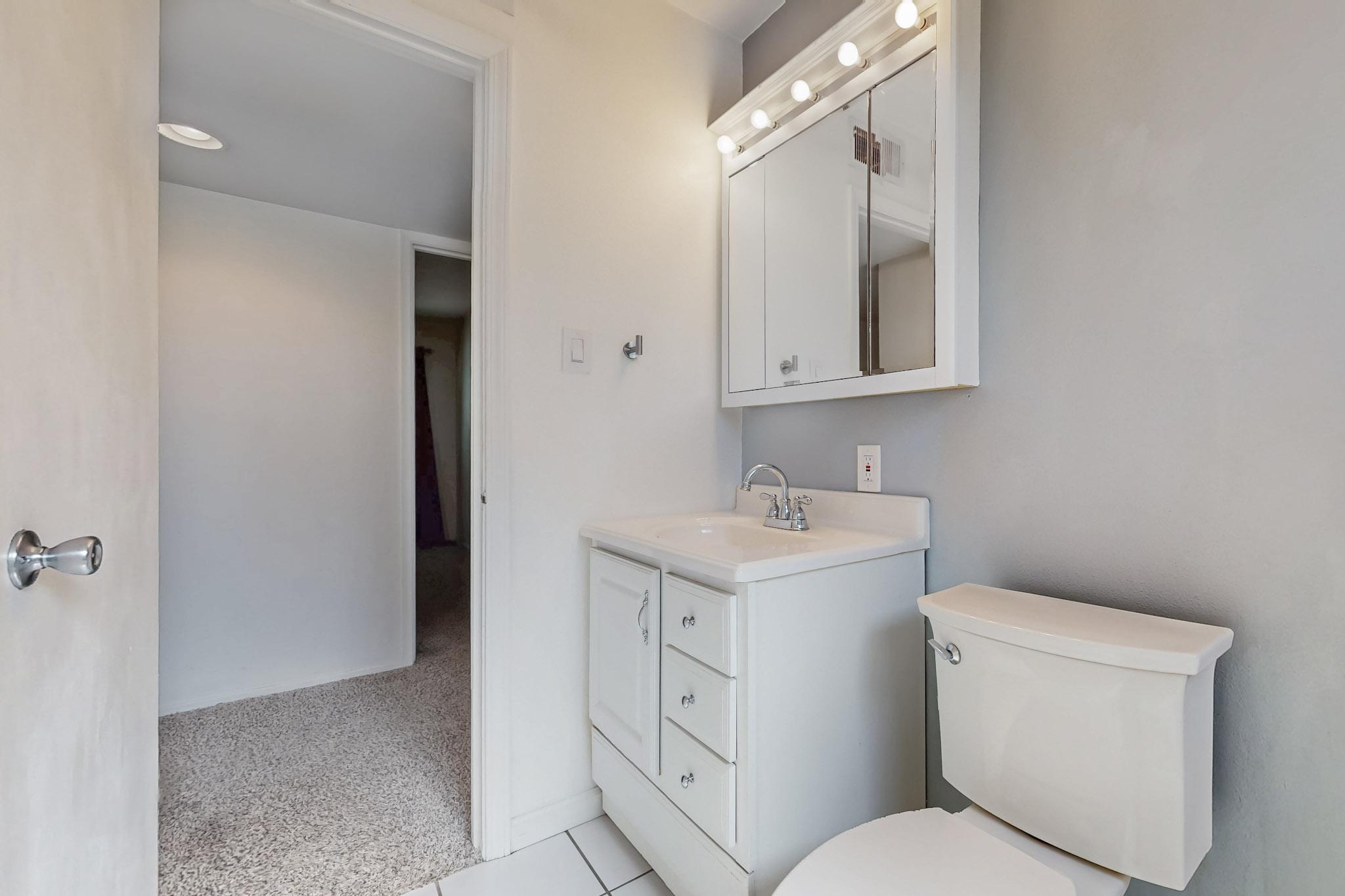 2400 ELIZABETH Street NE