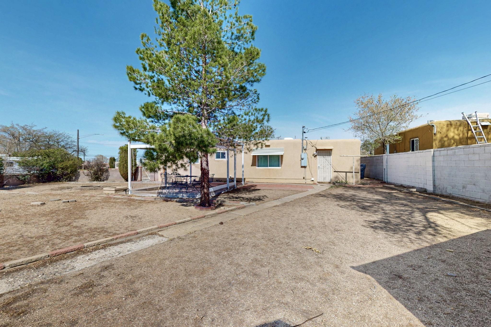 2400 ELIZABETH Street NE