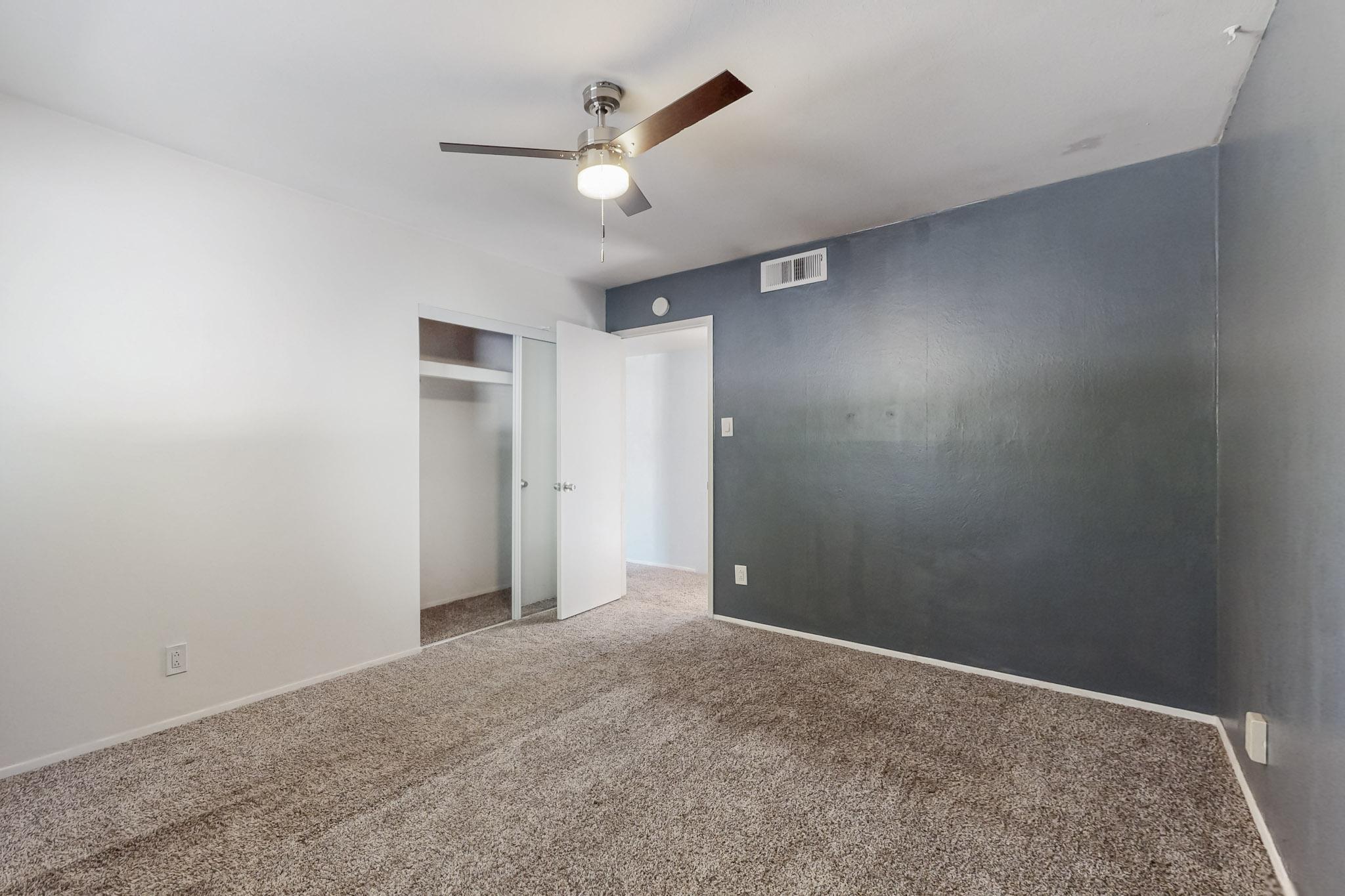 2400 ELIZABETH Street NE