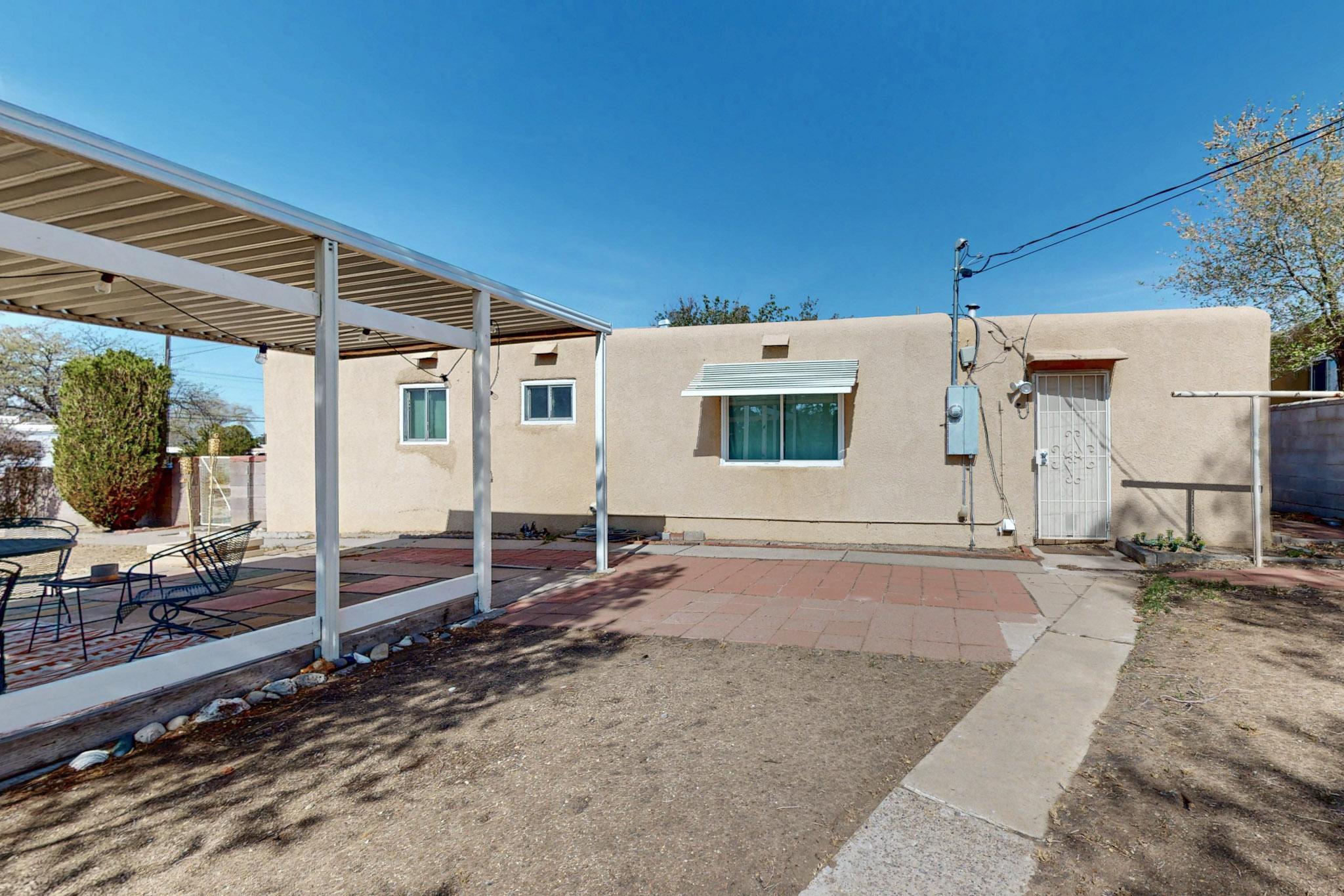 2400 ELIZABETH Street NE