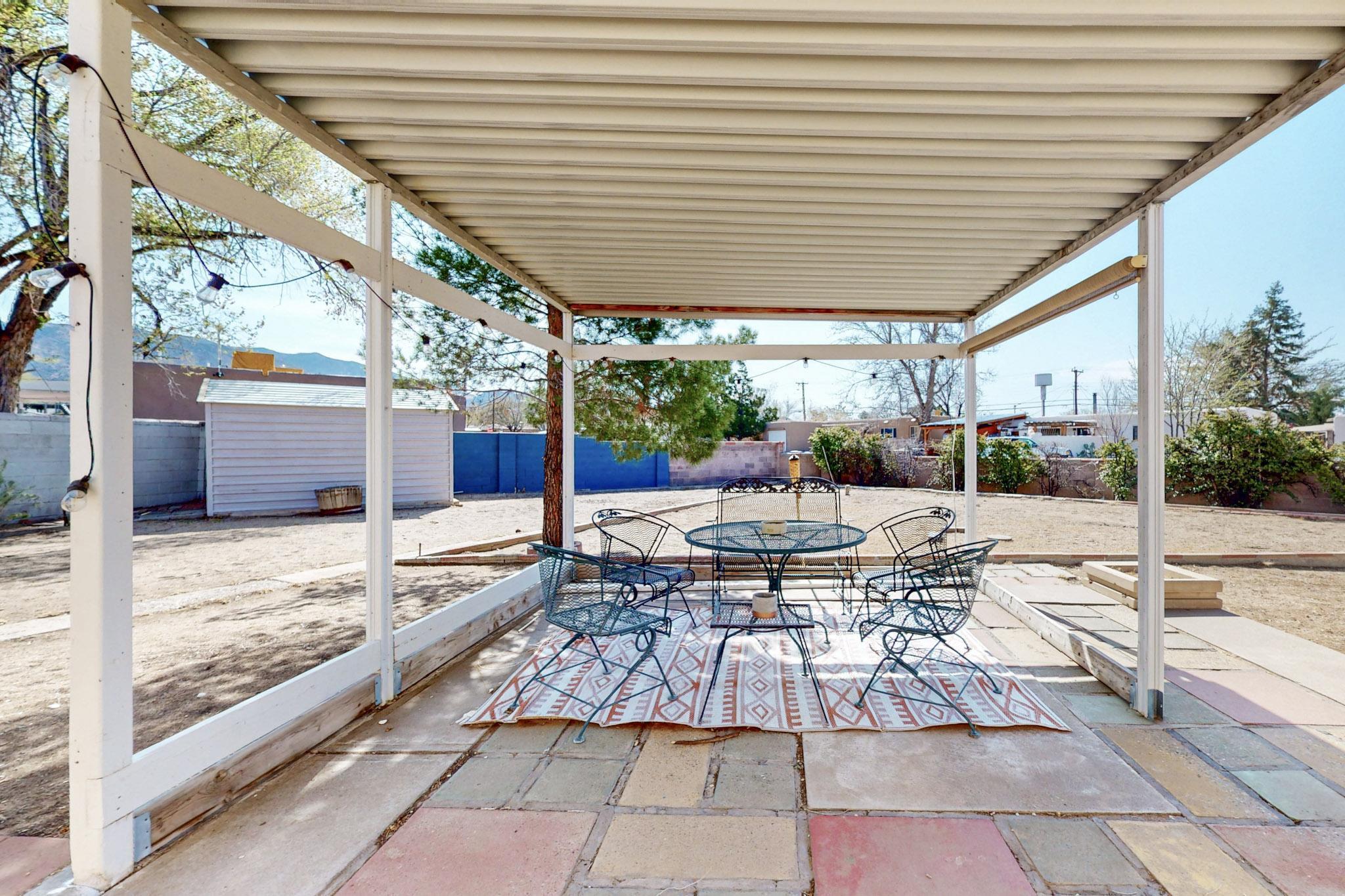 2400 ELIZABETH Street NE