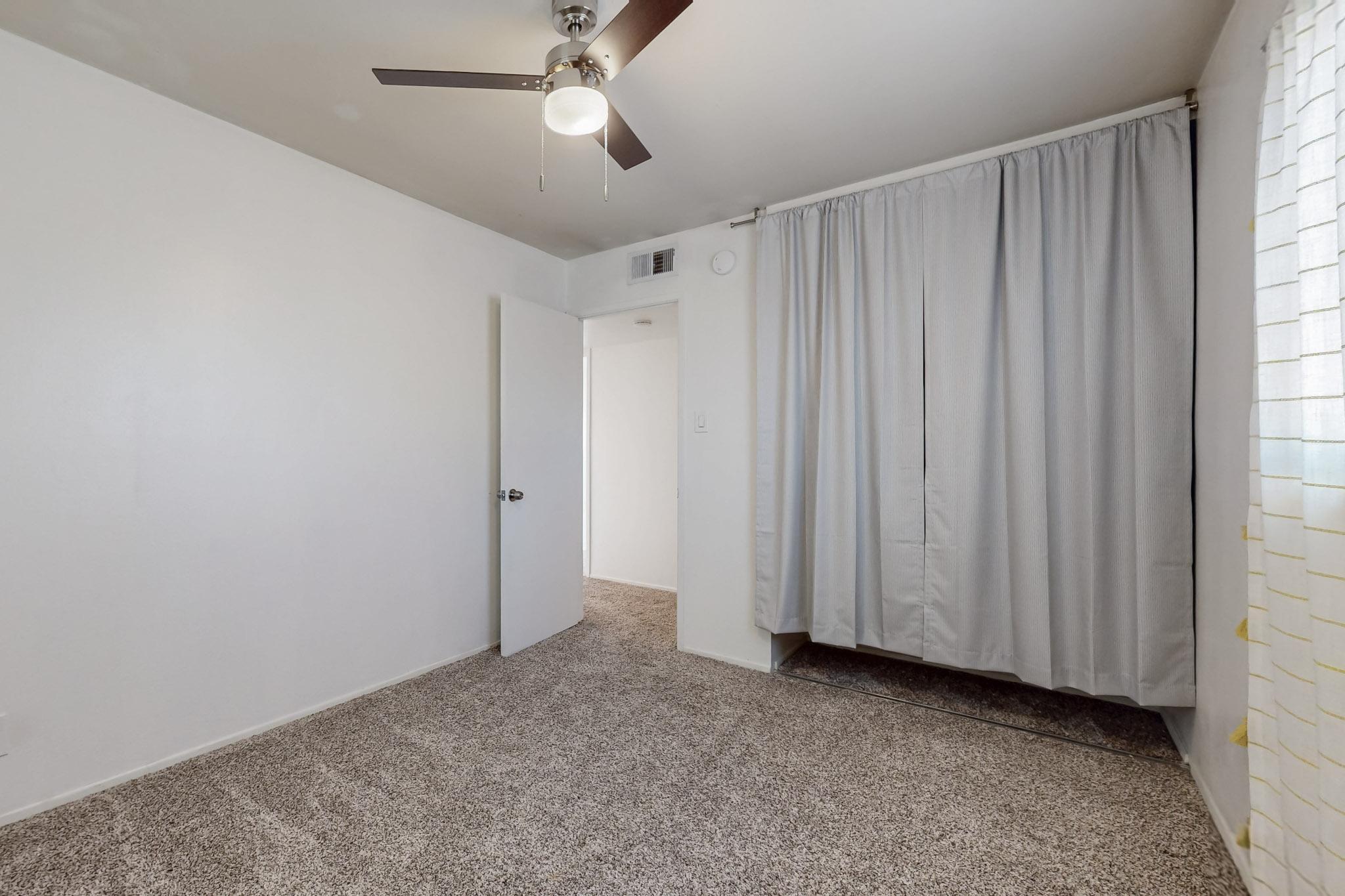 2400 ELIZABETH Street NE