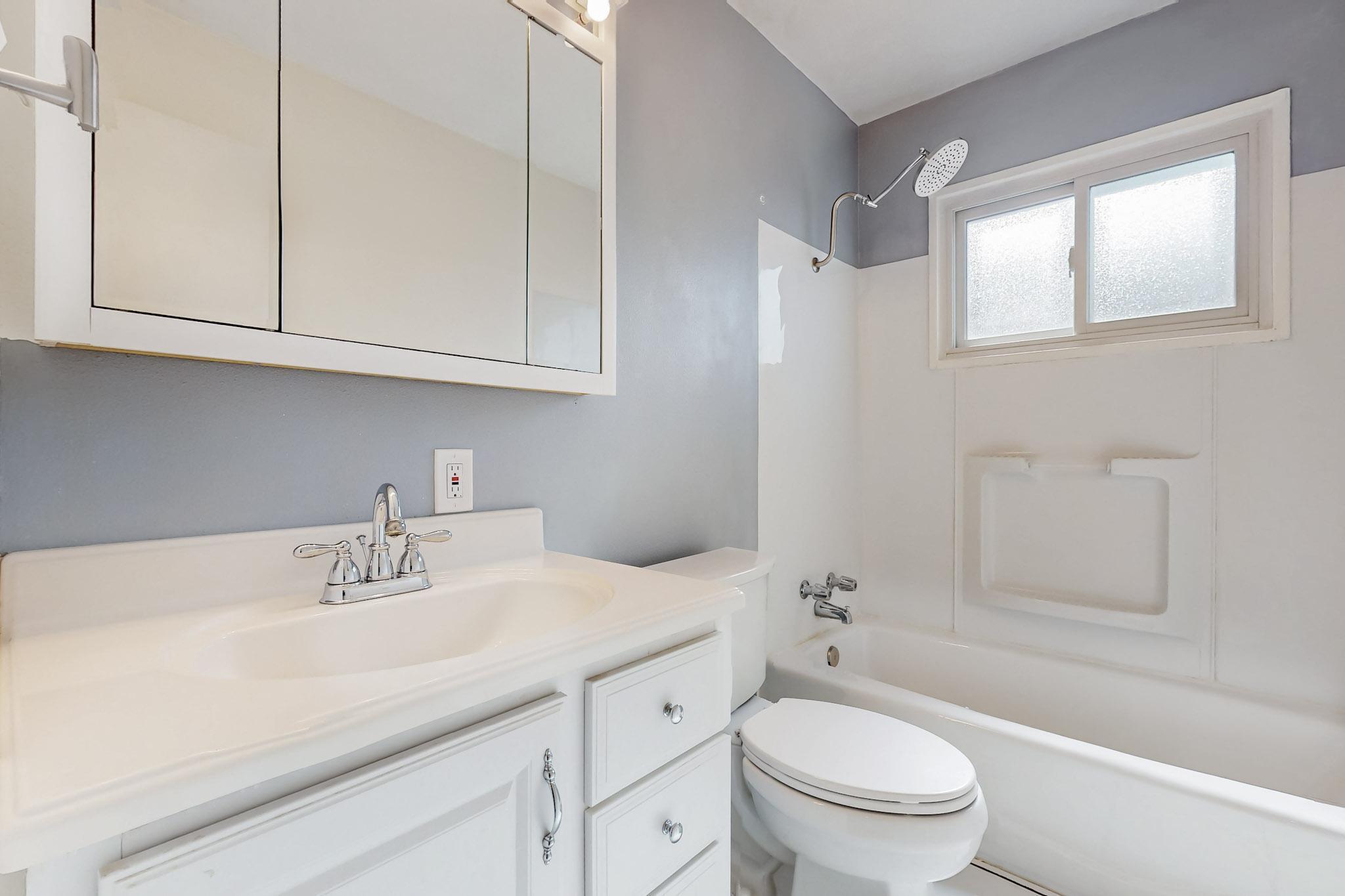 2400 ELIZABETH Street NE