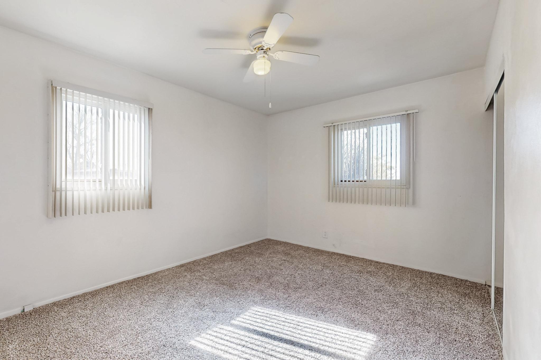 2400 ELIZABETH Street NE