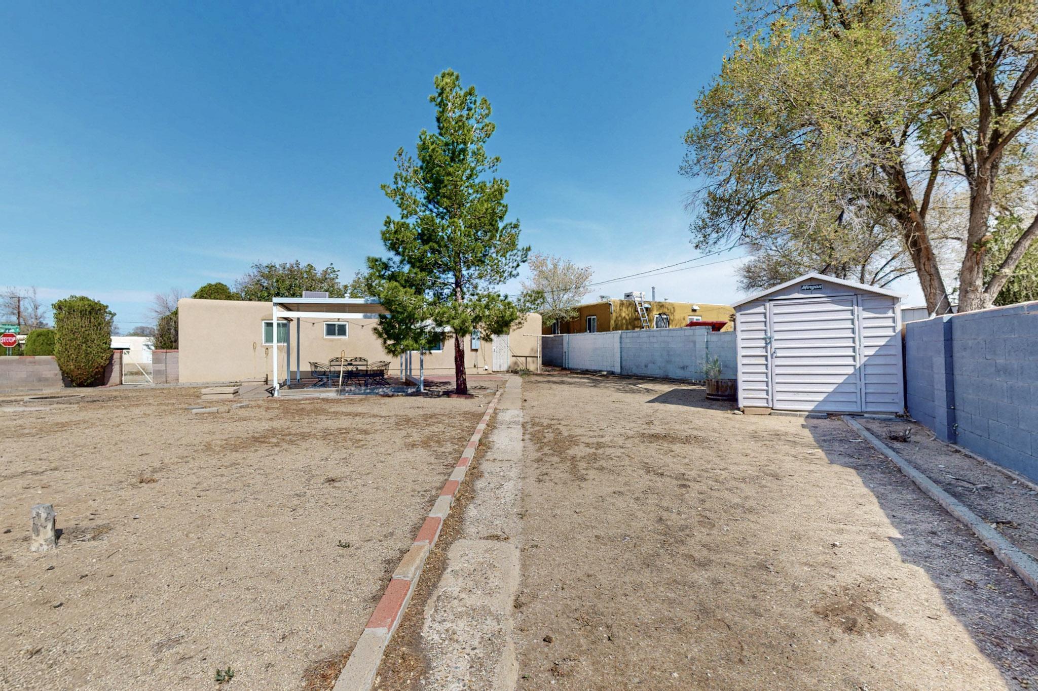 2400 ELIZABETH Street NE