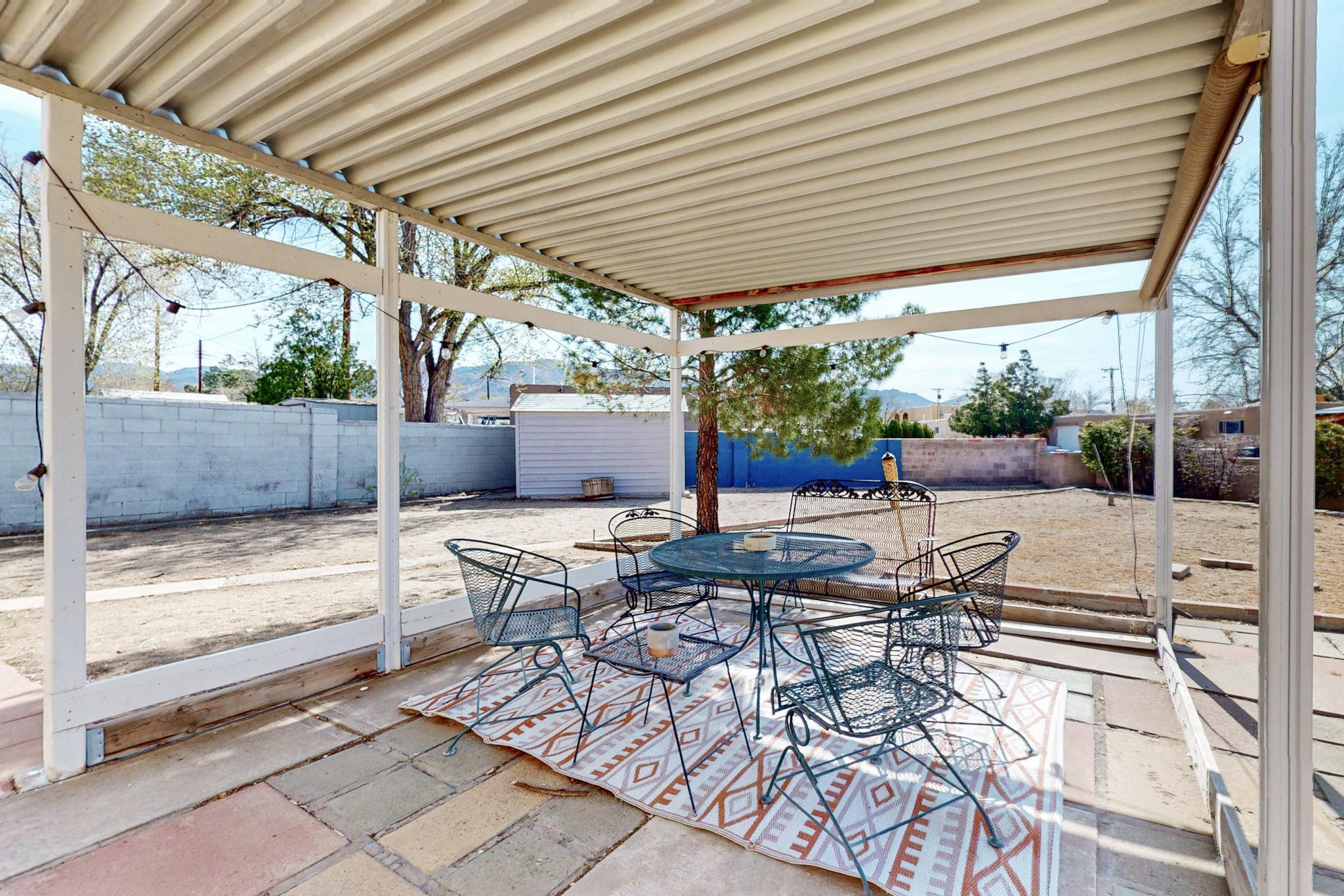 2400 ELIZABETH Street NE