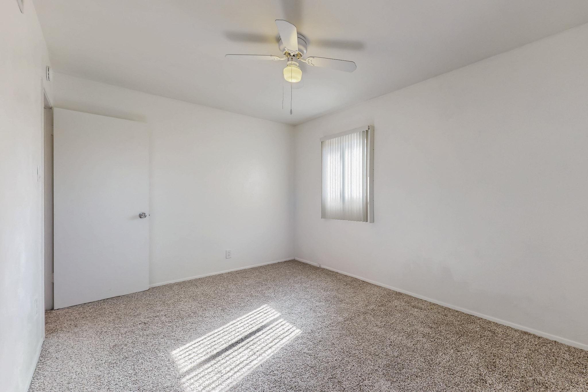 2400 ELIZABETH Street NE