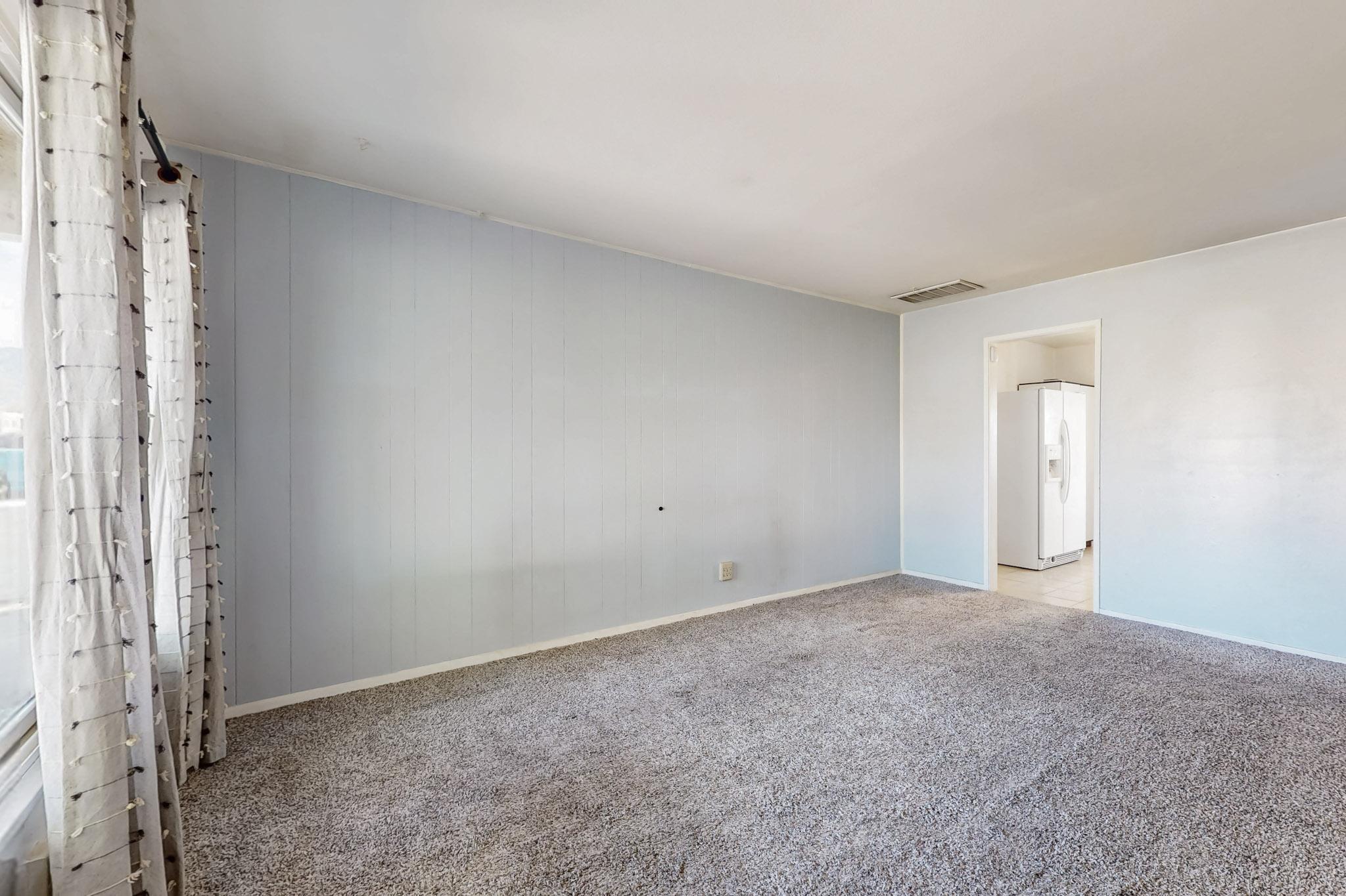 2400 ELIZABETH Street NE