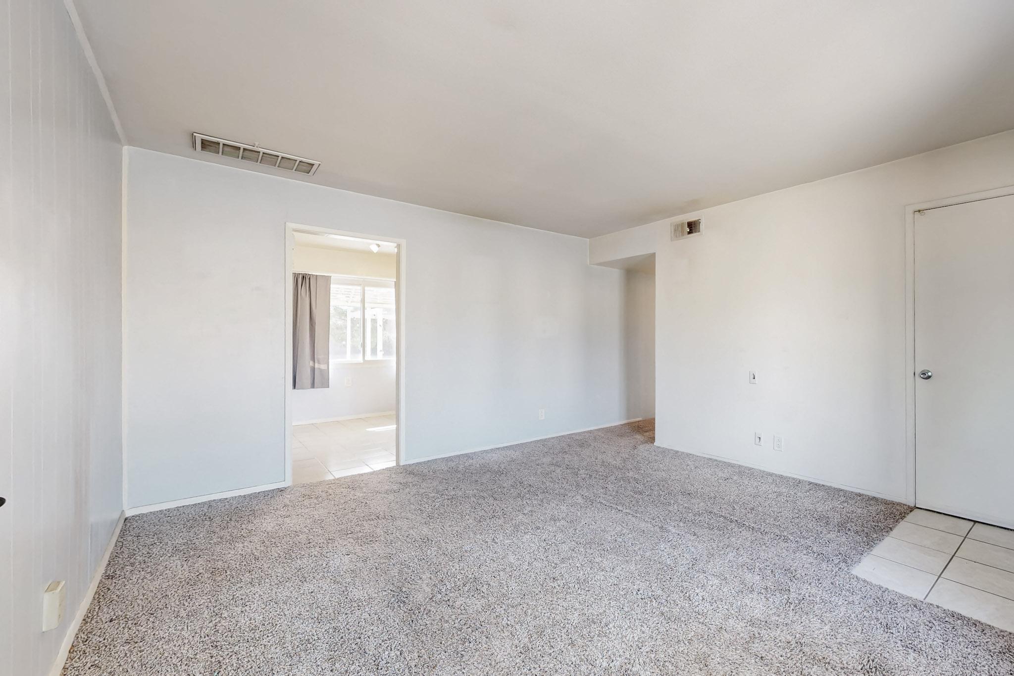 2400 ELIZABETH Street NE