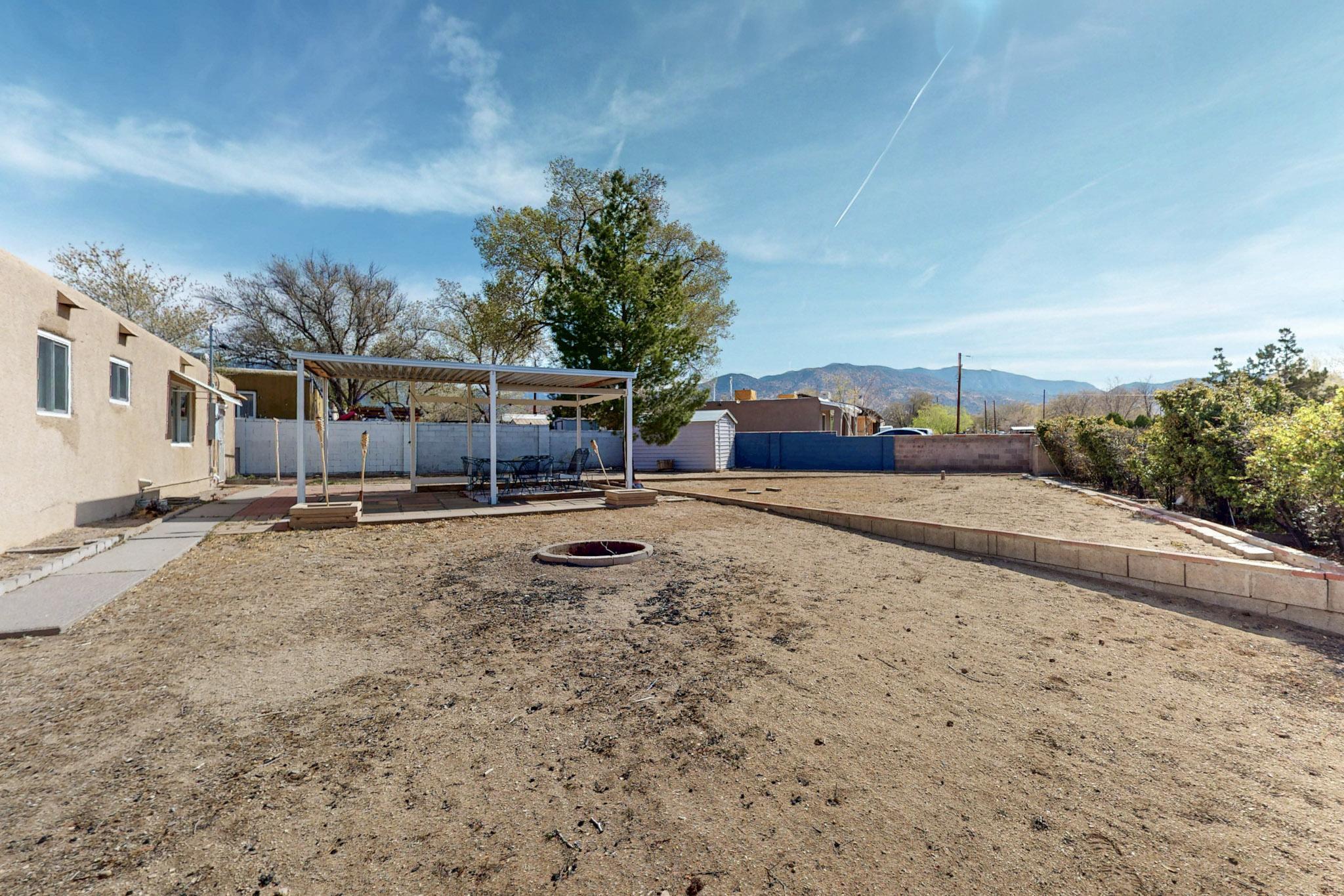 2400 ELIZABETH Street NE