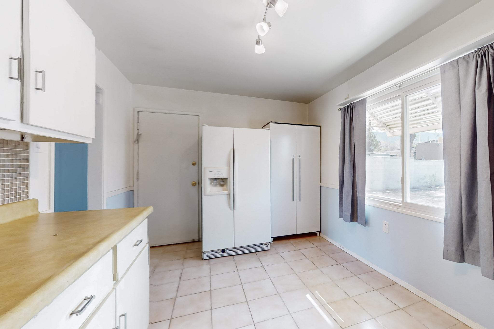 2400 ELIZABETH Street NE