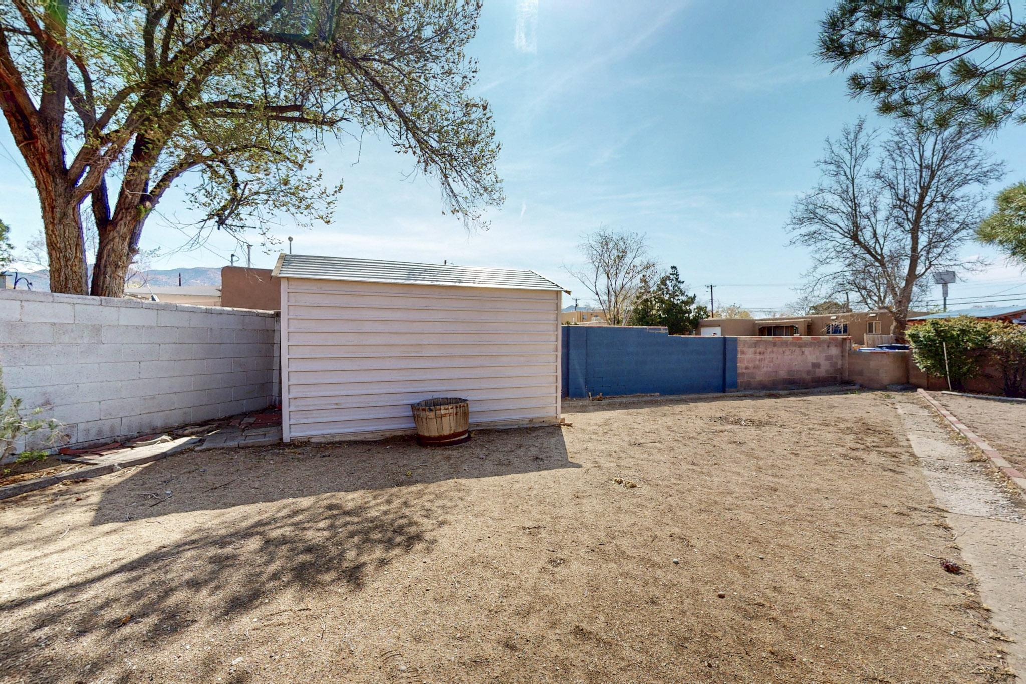 2400 ELIZABETH Street NE